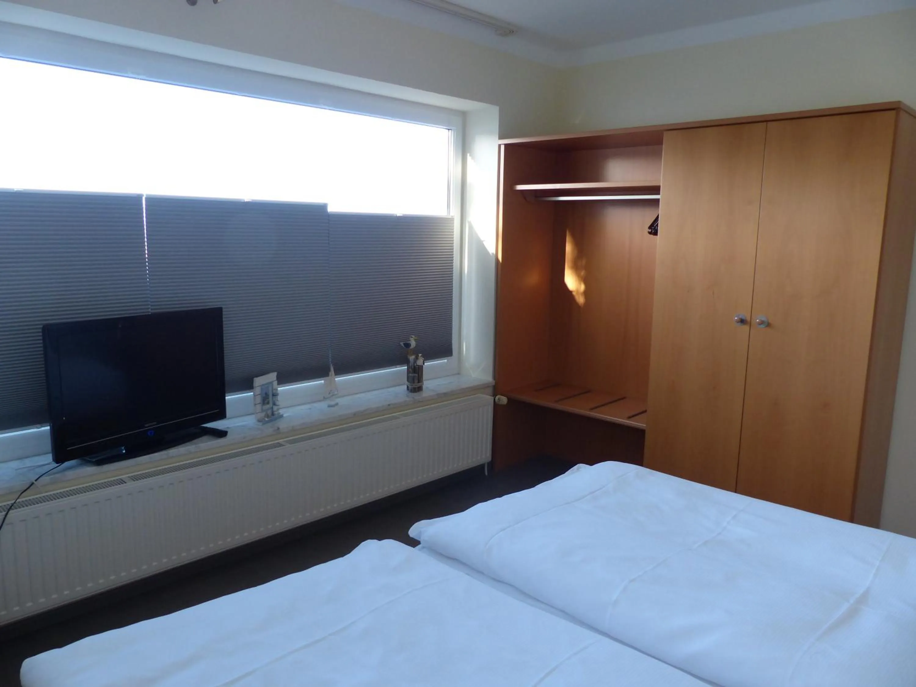 Photo of the whole room, Bed in Strand-Hotel