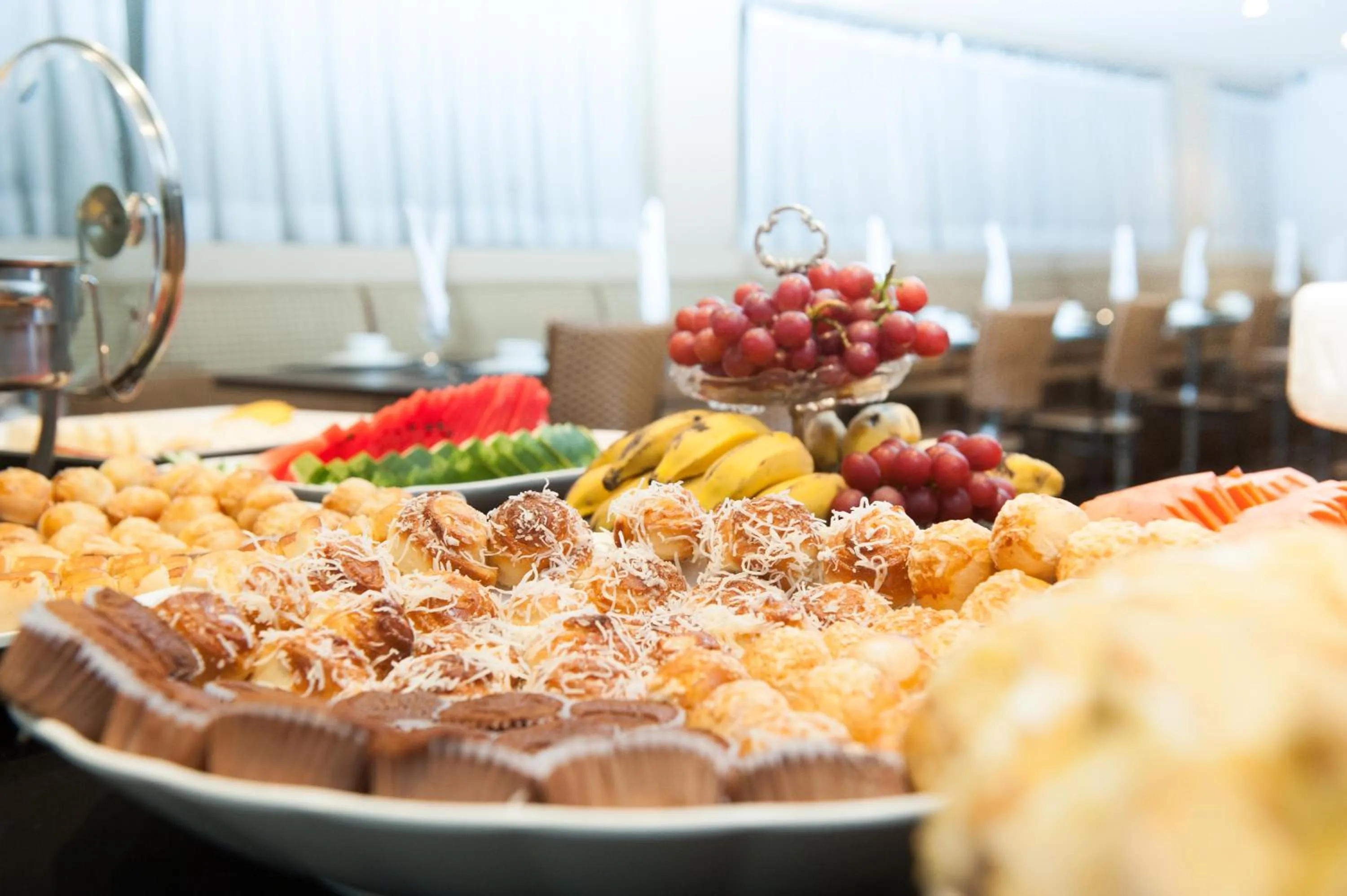 Buffet breakfast in Planalto Bittar Hotel e Eventos