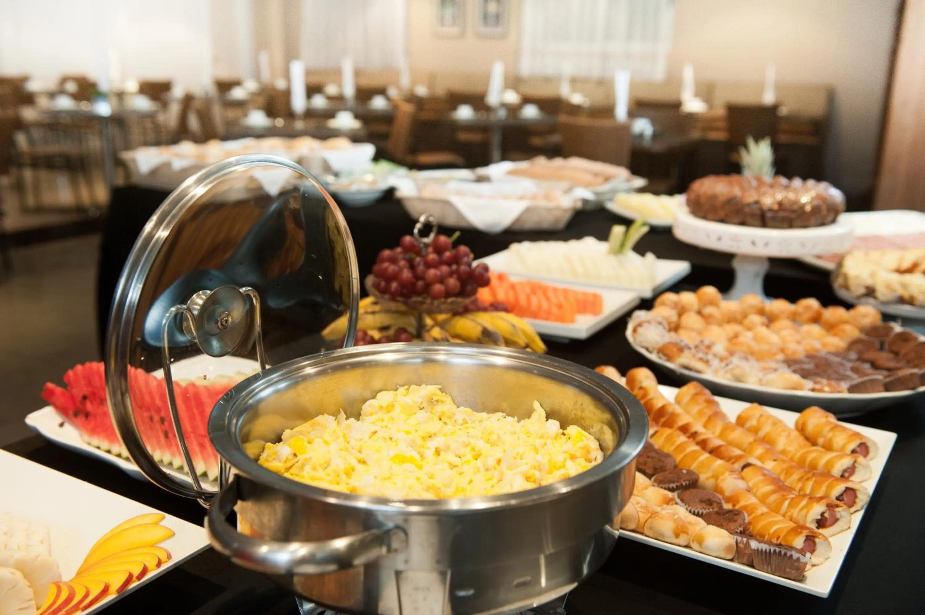 Buffet breakfast in Planalto Bittar Hotel e Eventos