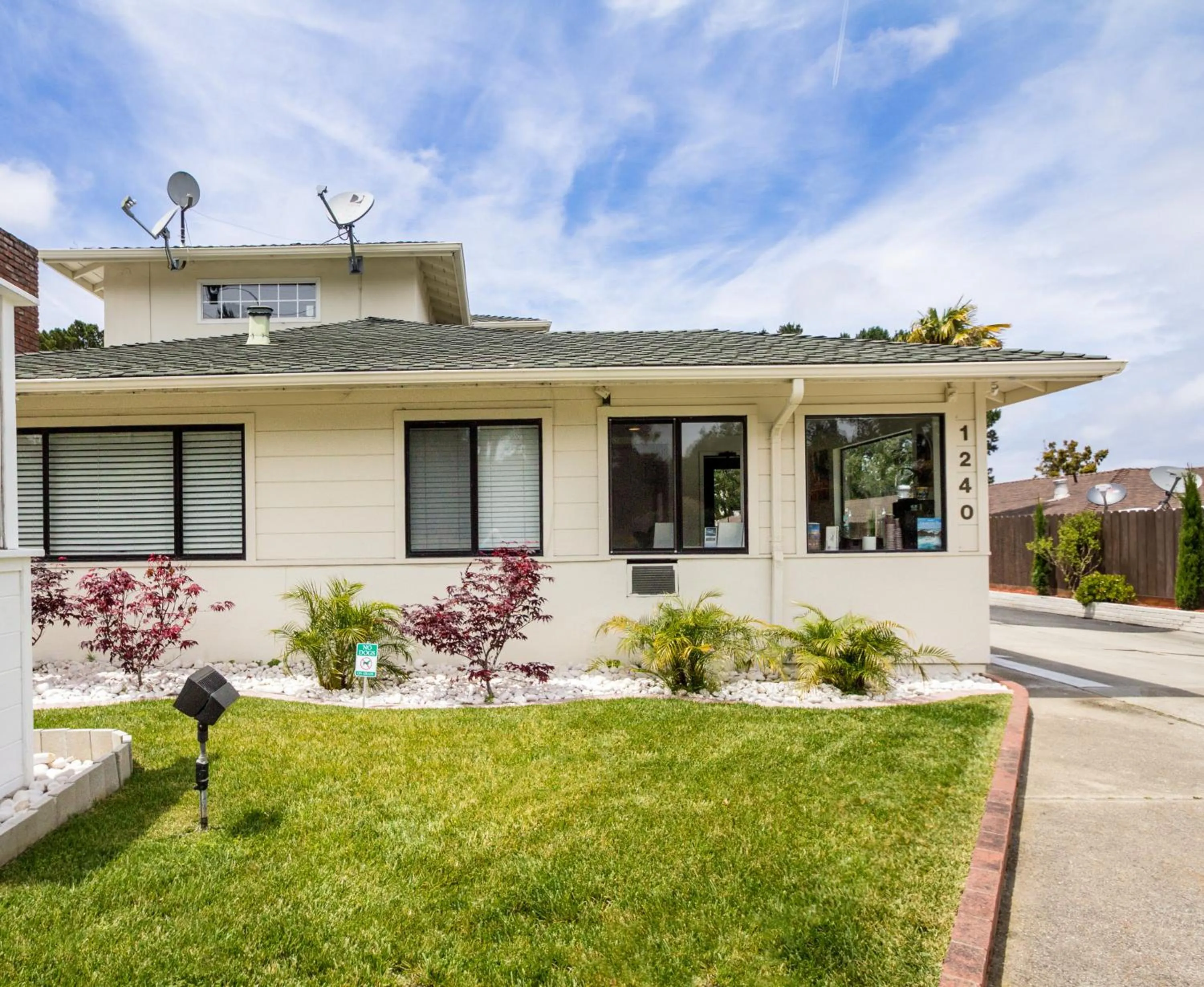 Property building in Fisherman's Cove Inn