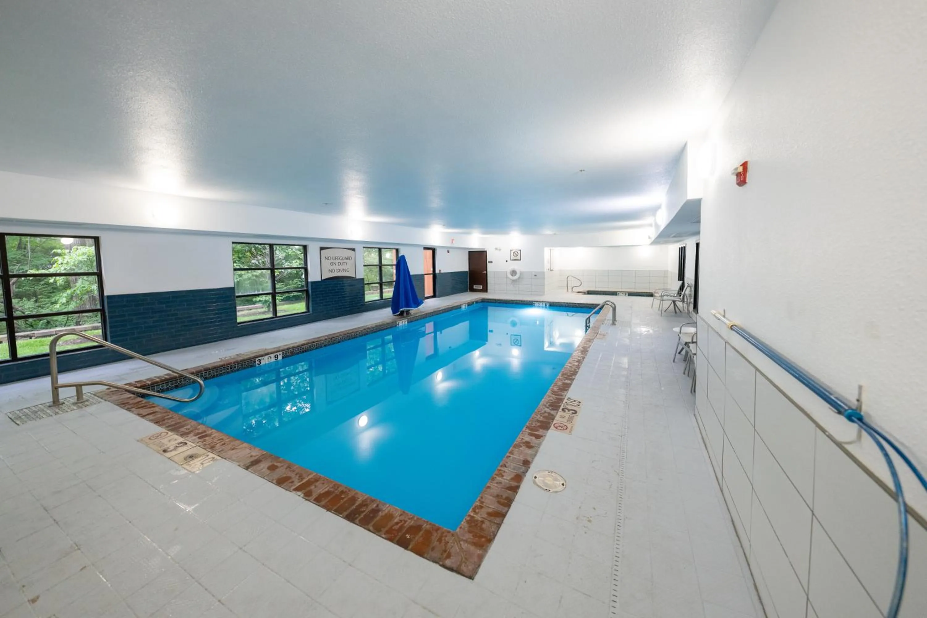 Swimming pool in Staybridge Suites Columbia-Highway 63 & I-70 by IHG