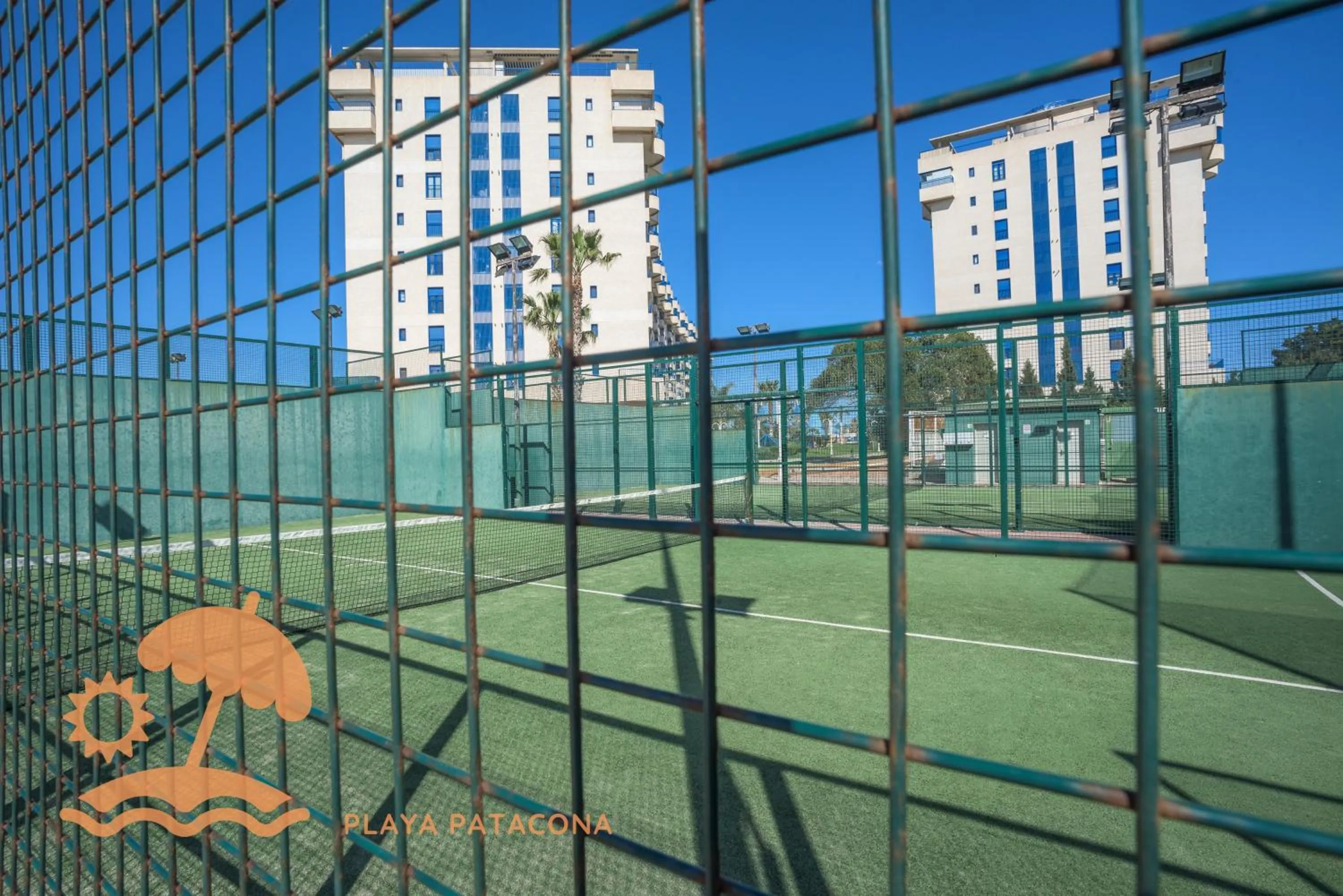 Tennis court in Patacona Relax & Resort Apartments