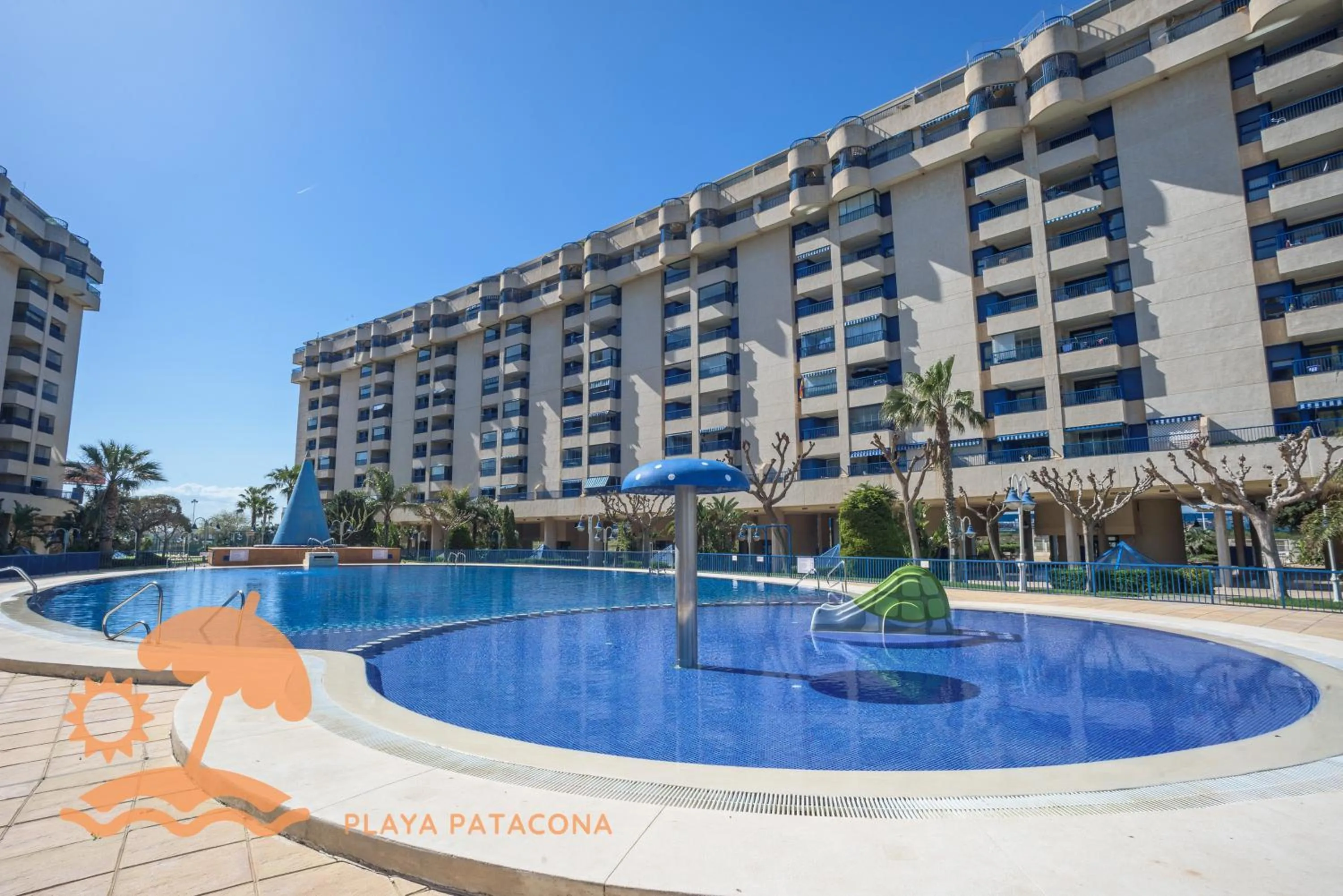 Swimming pool in Patacona Relax & Resort Apartments