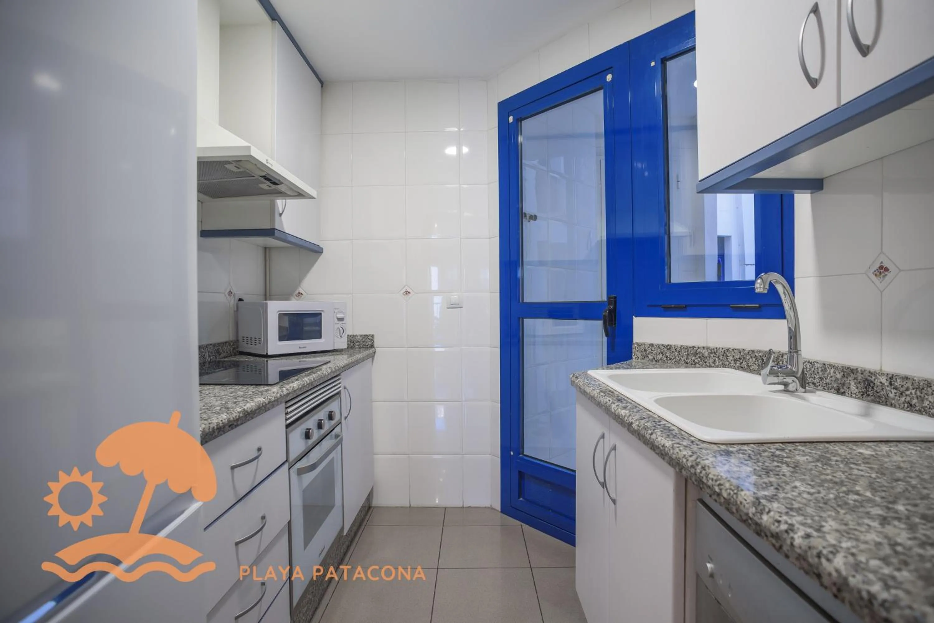 kitchen in Patacona Relax & Resort Apartments