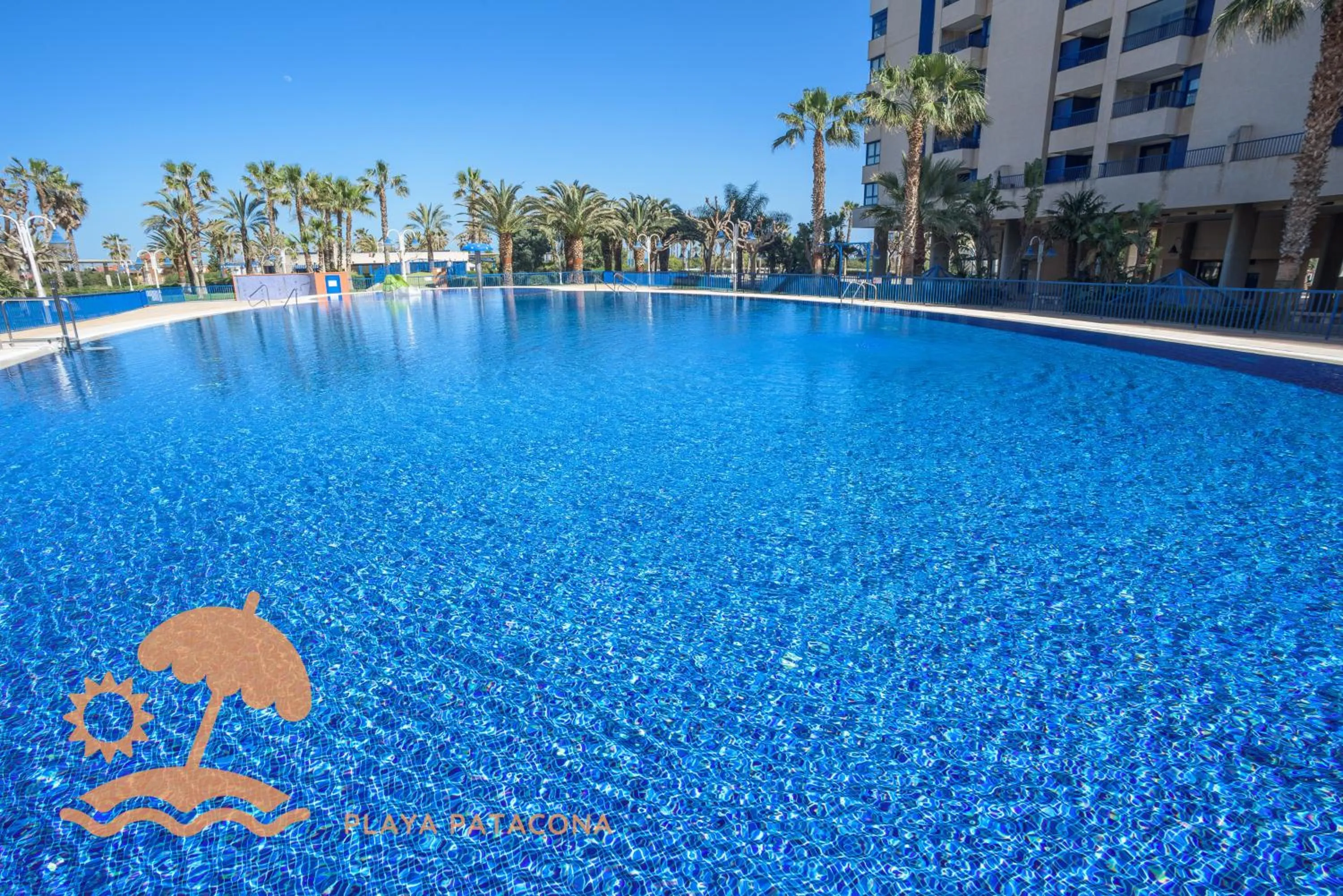 Swimming pool in Patacona Relax & Resort Apartments