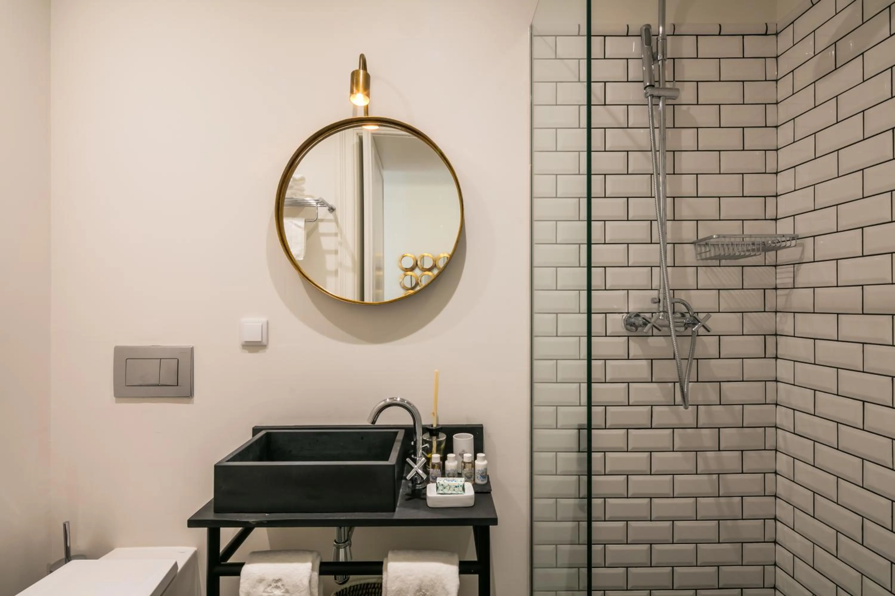 Bathroom in Almaria - Ex Libris Apartments | Chiado