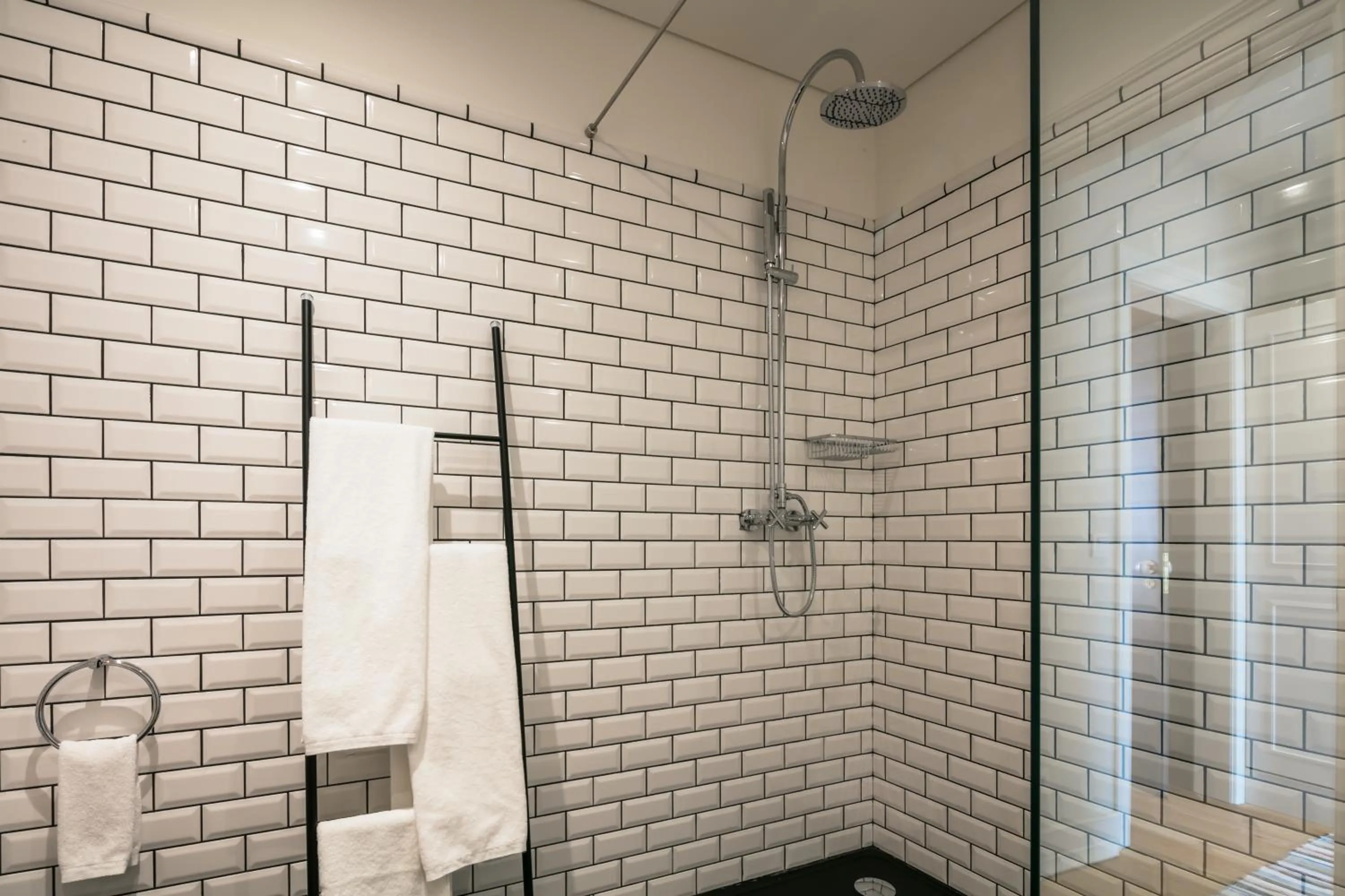 Bathroom in Almaria - Ex Libris Apartments | Chiado
