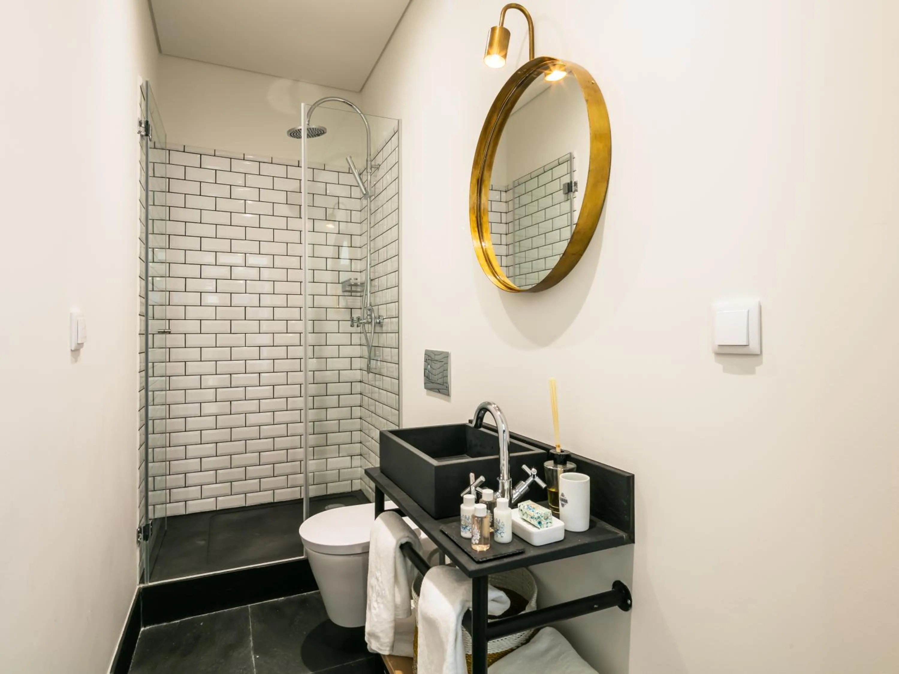 Bathroom in Almaria - Ex Libris Apartments | Chiado