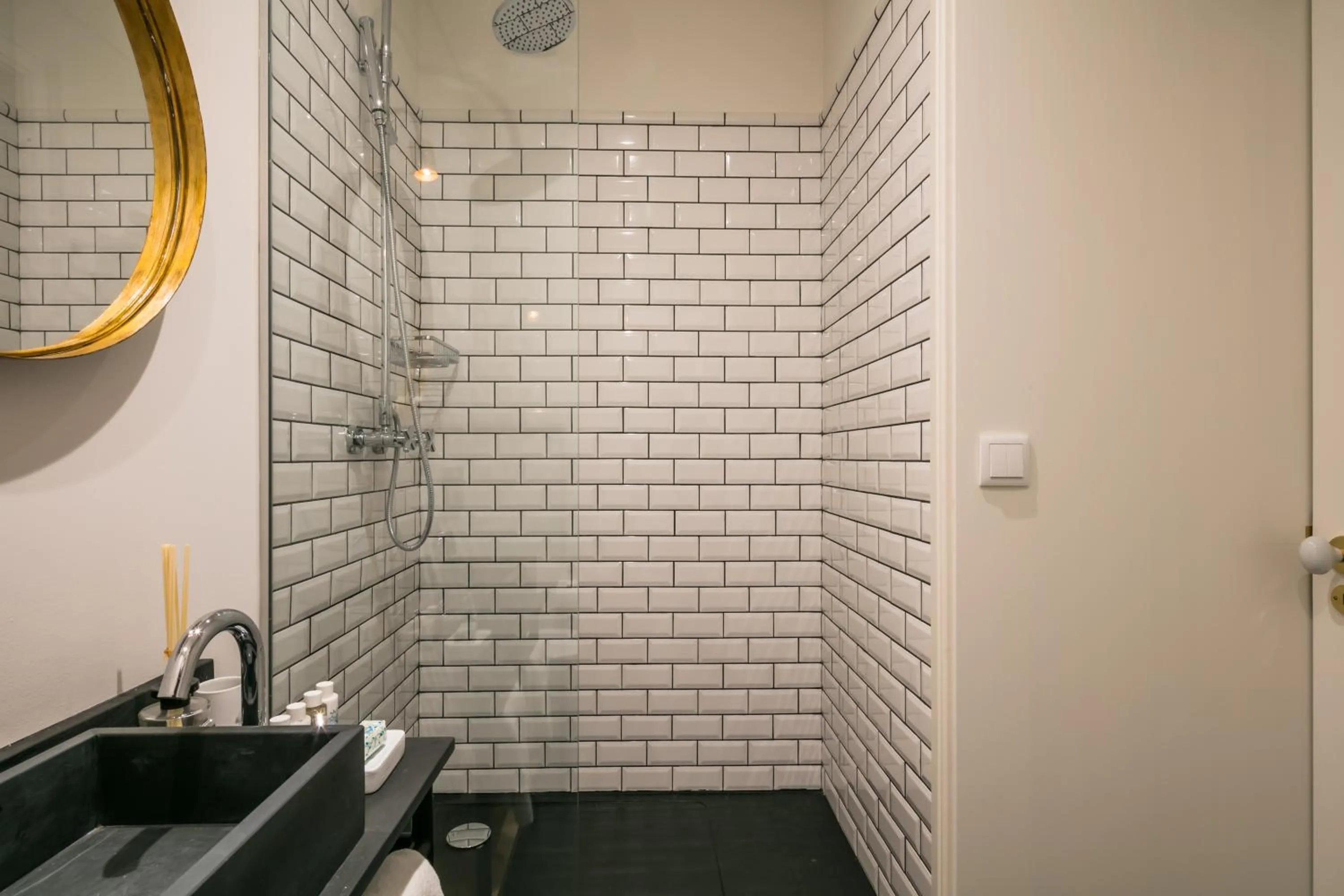 Bathroom in Almaria - Ex Libris Apartments | Chiado