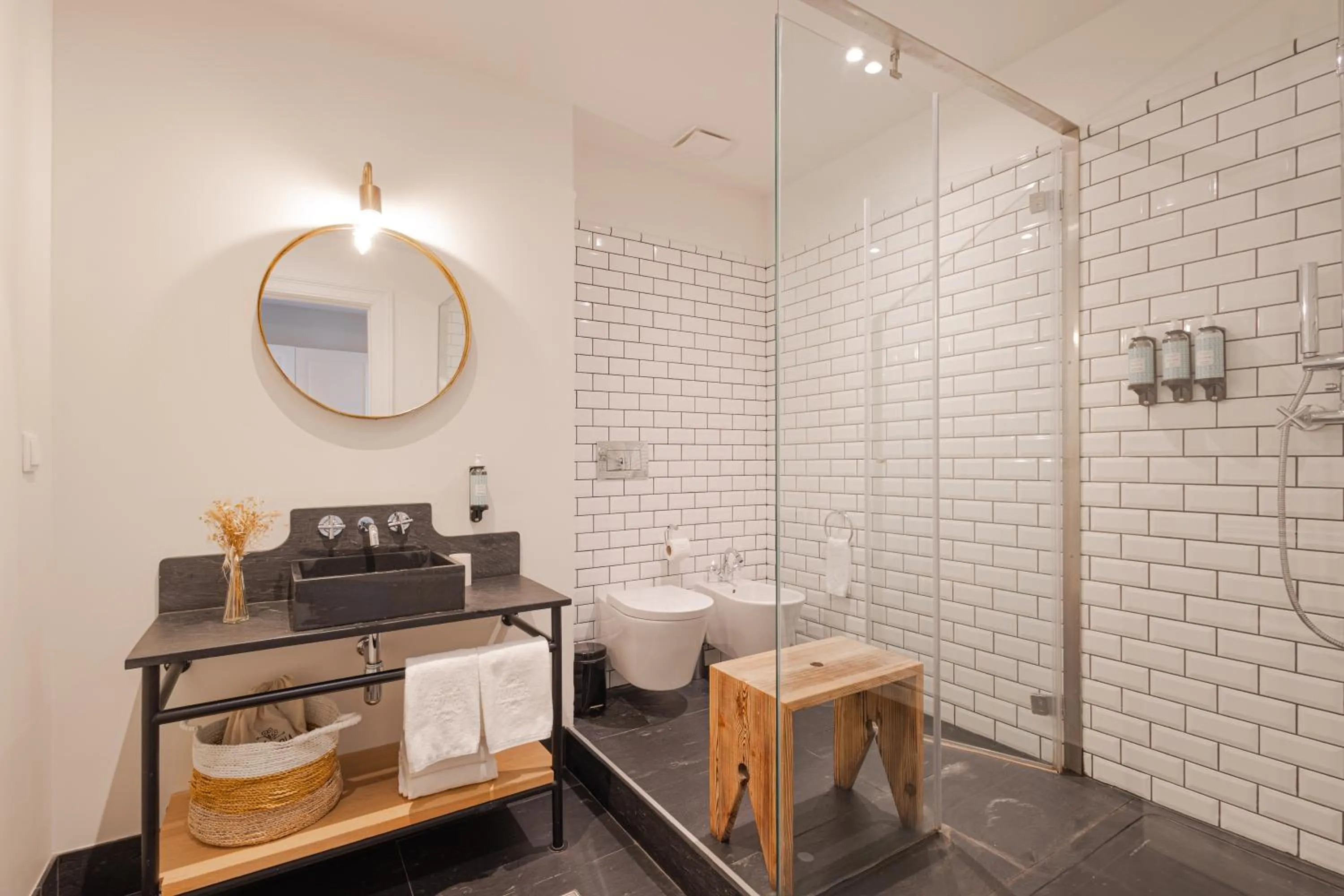 Bathroom in Almaria - Ex Libris Apartments | Chiado