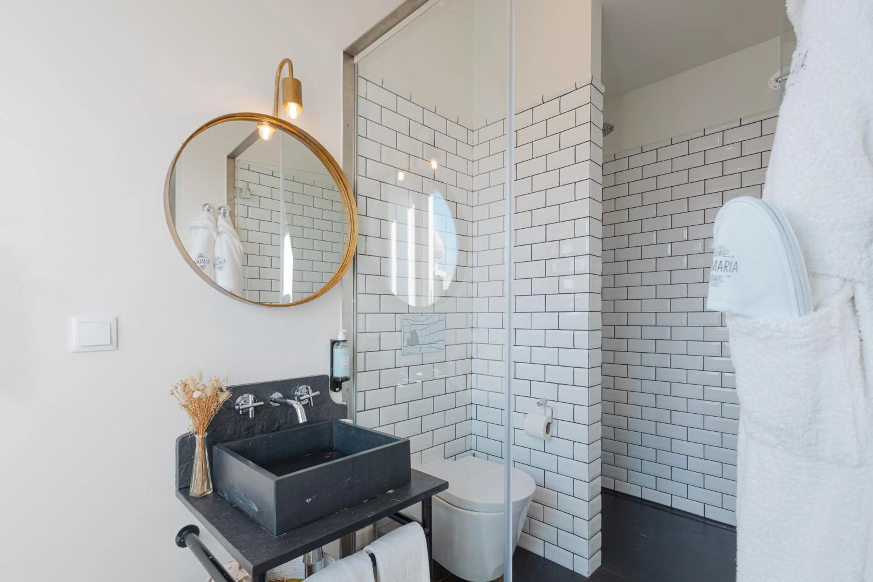 Bathroom in Almaria - Ex Libris Apartments | Chiado