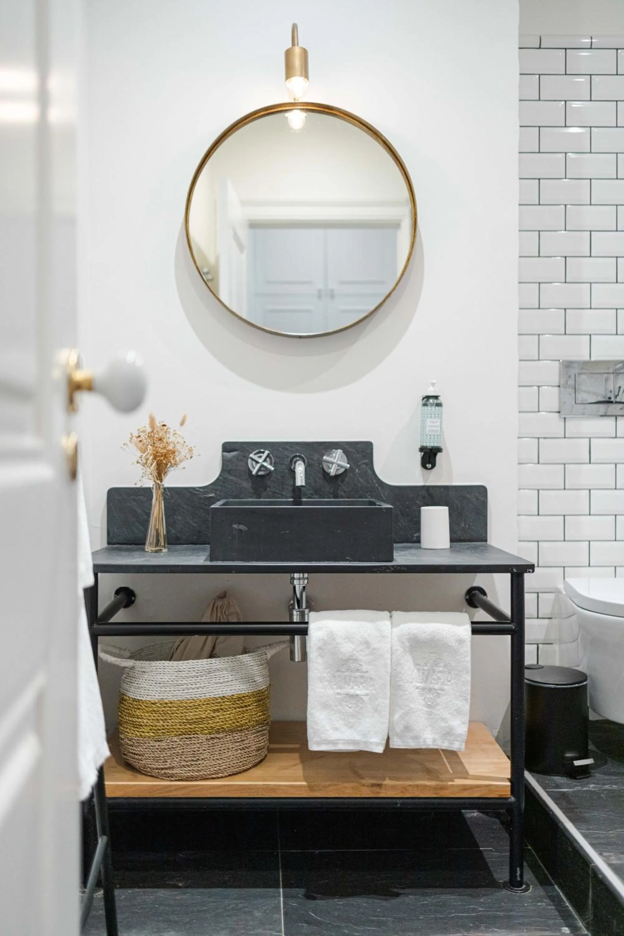 Bathroom in Almaria - Ex Libris Apartments | Chiado