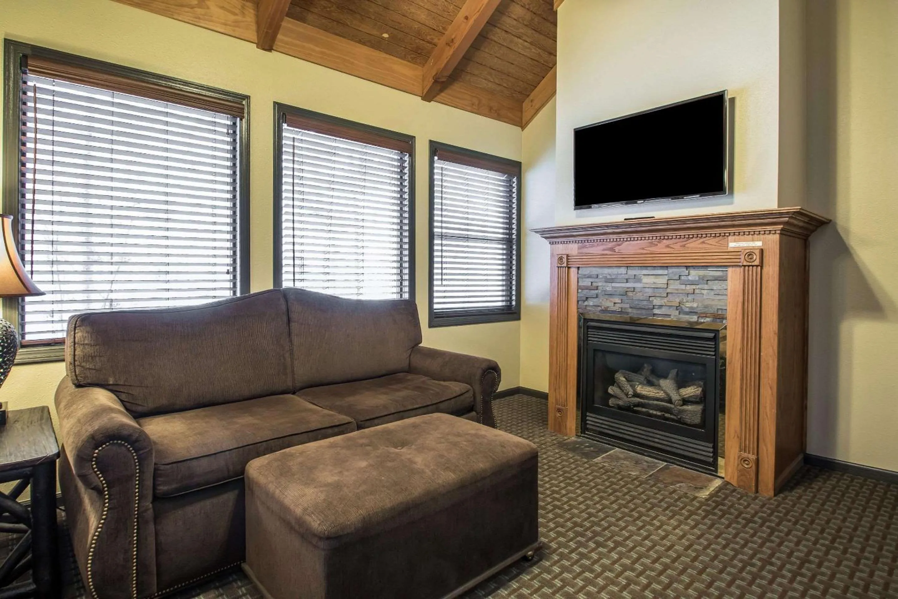 TV and multimedia in Bluegreen Vacations Christmas Mountain Village, an Ascend Collection Resort