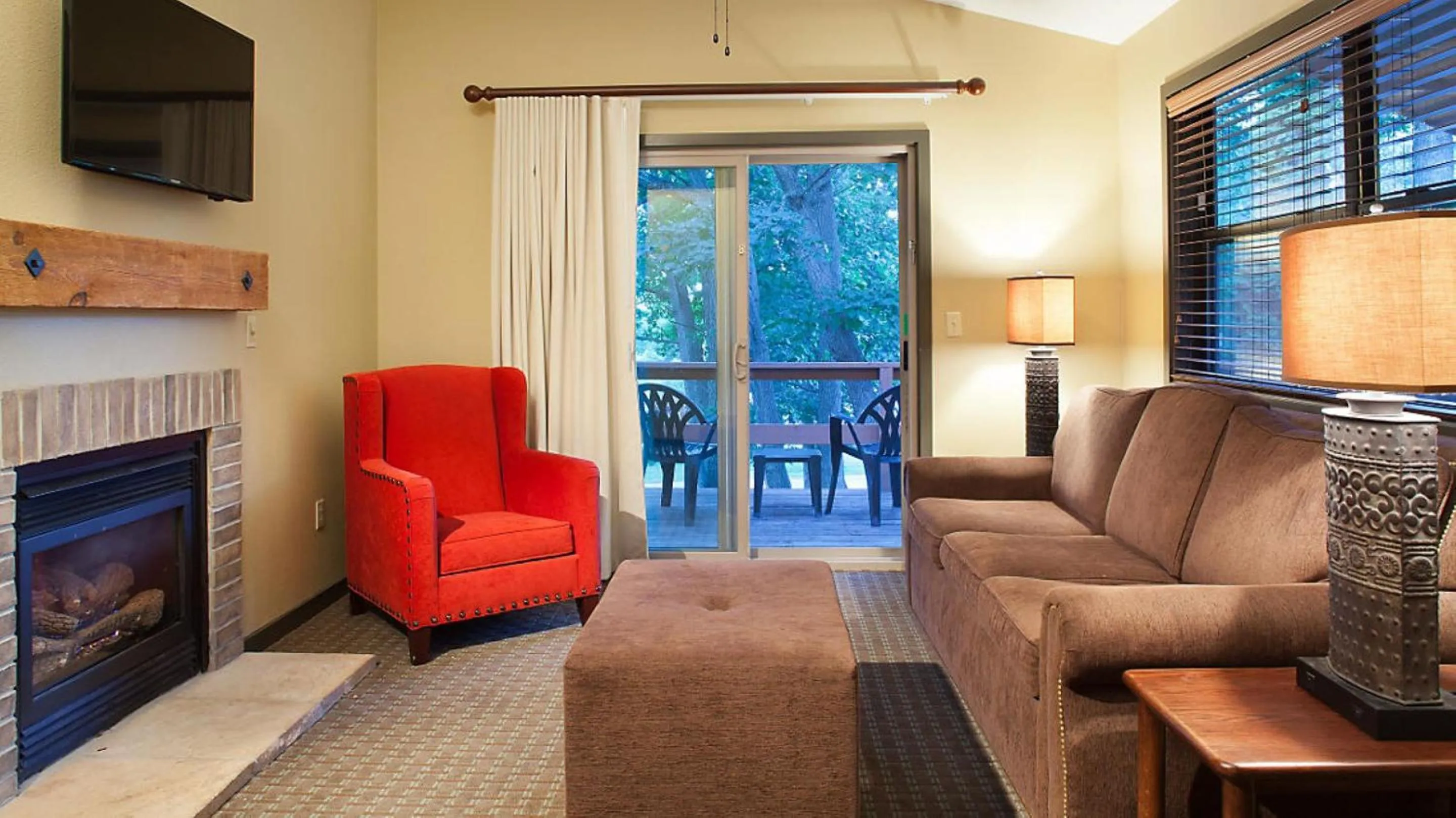 TV and multimedia in Bluegreen Vacations Christmas Mountain Village, an Ascend Collection Resort