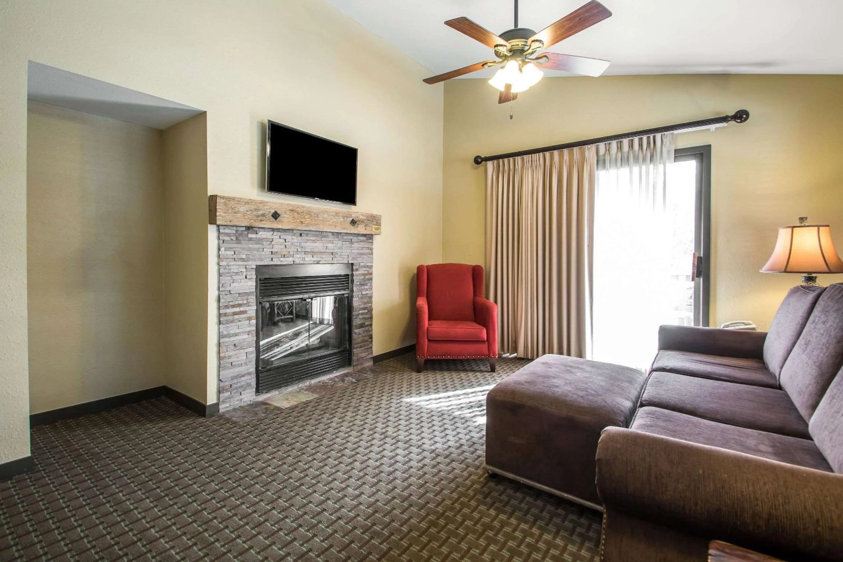 TV and multimedia in Bluegreen Vacations Christmas Mountain Village, an Ascend Collection Resort