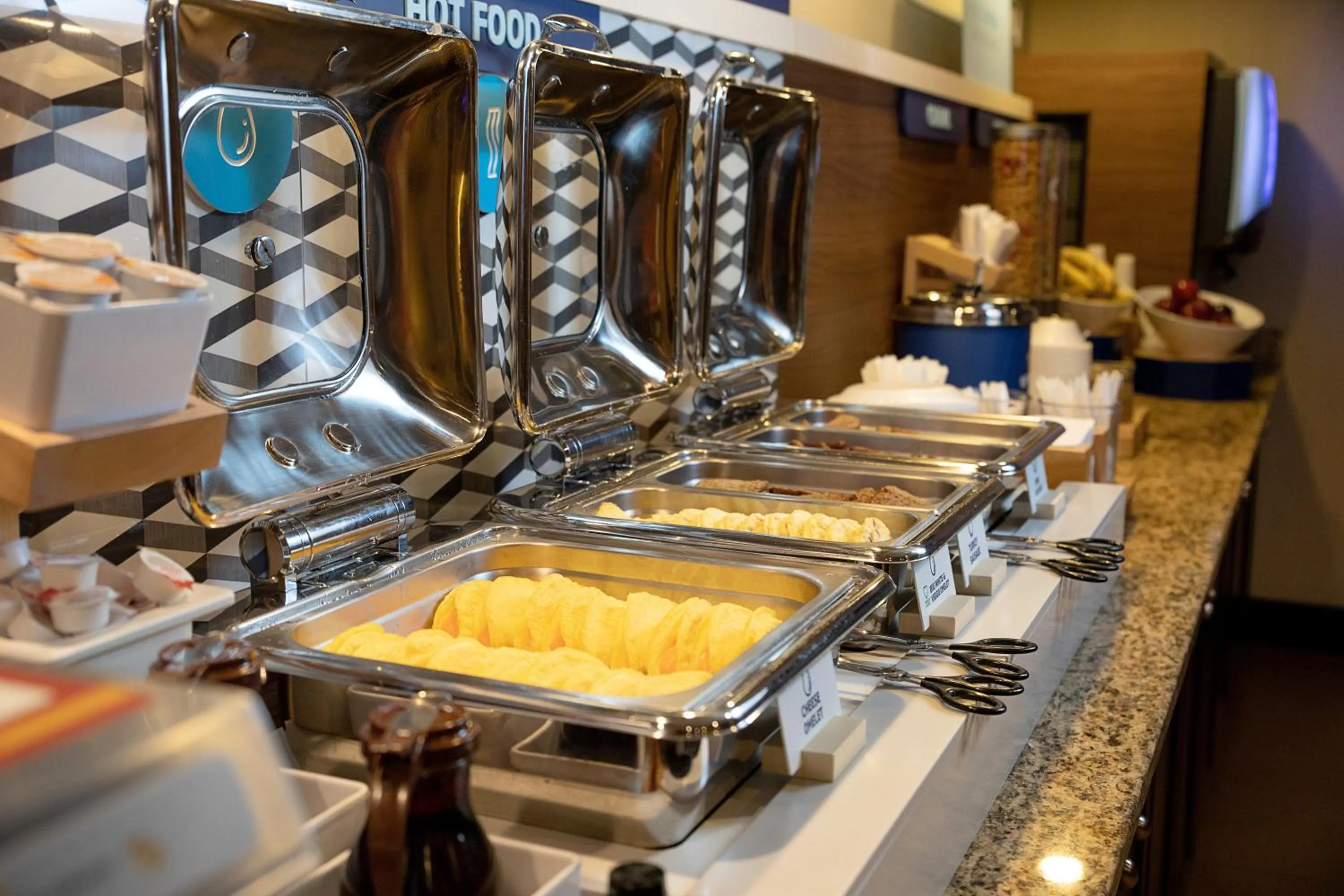 Breakfast in Holiday Inn Express Bloomington West by IHG