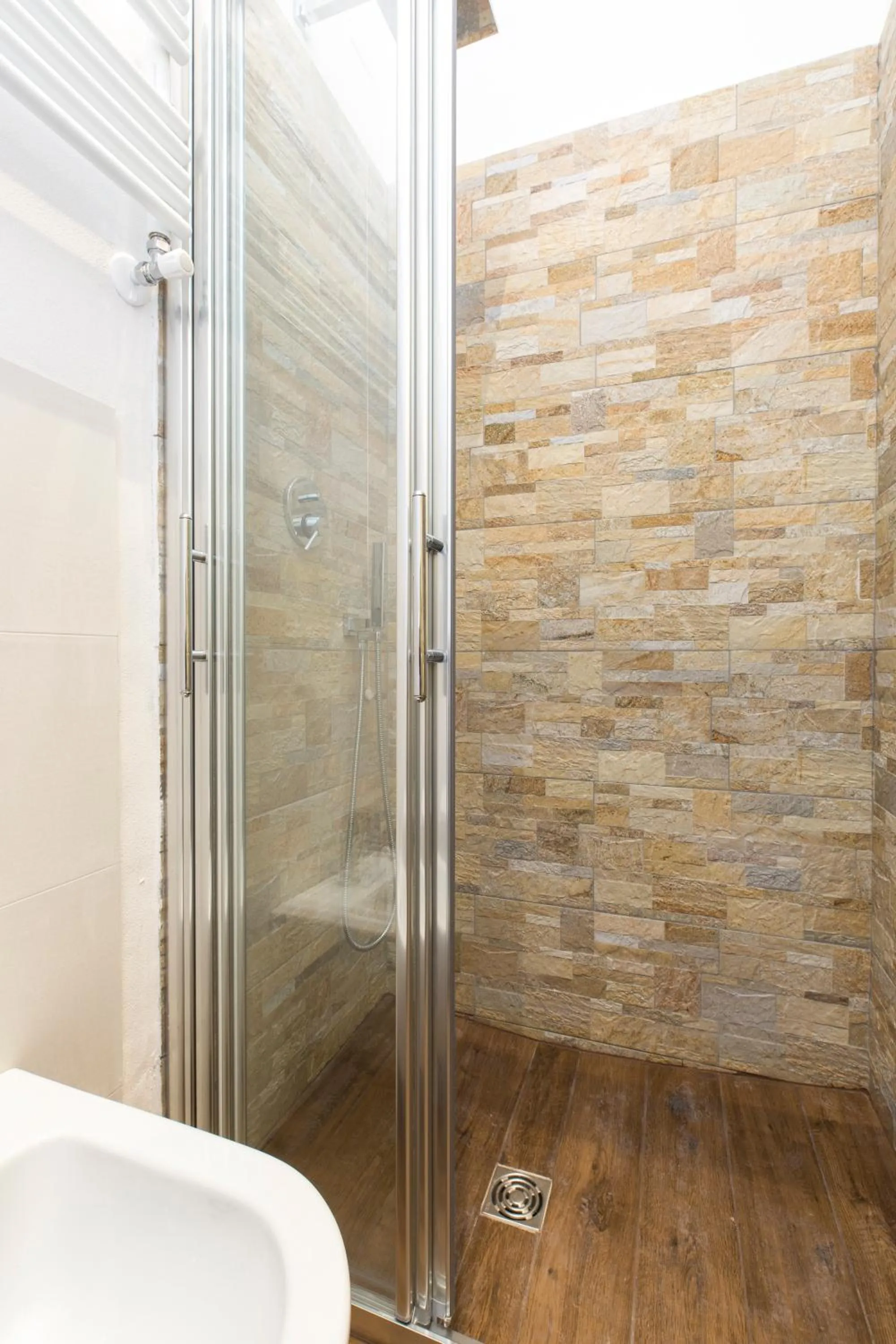 Shower in Sweet Dreams