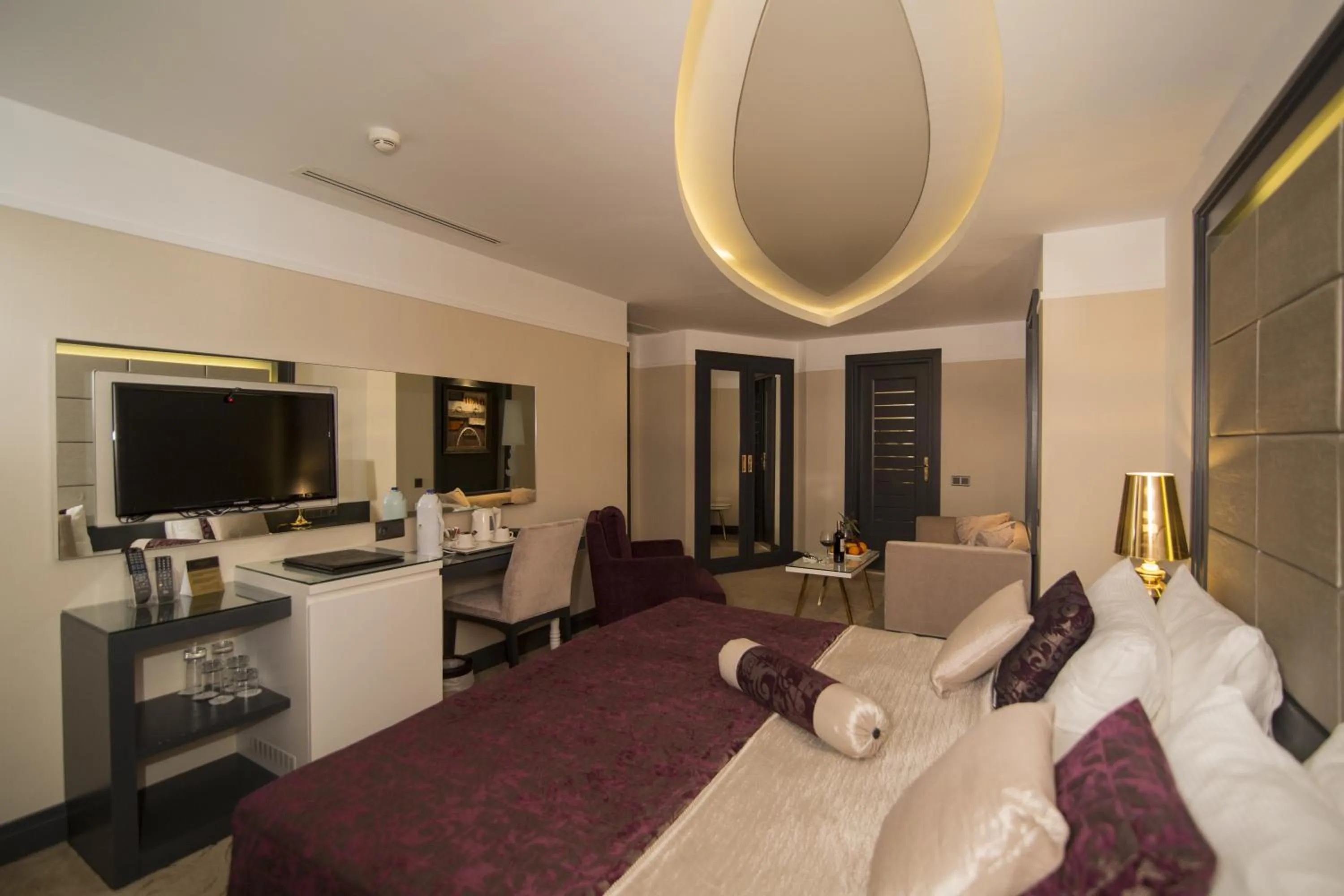 Shower in Mirilayon Hotel - Old Town