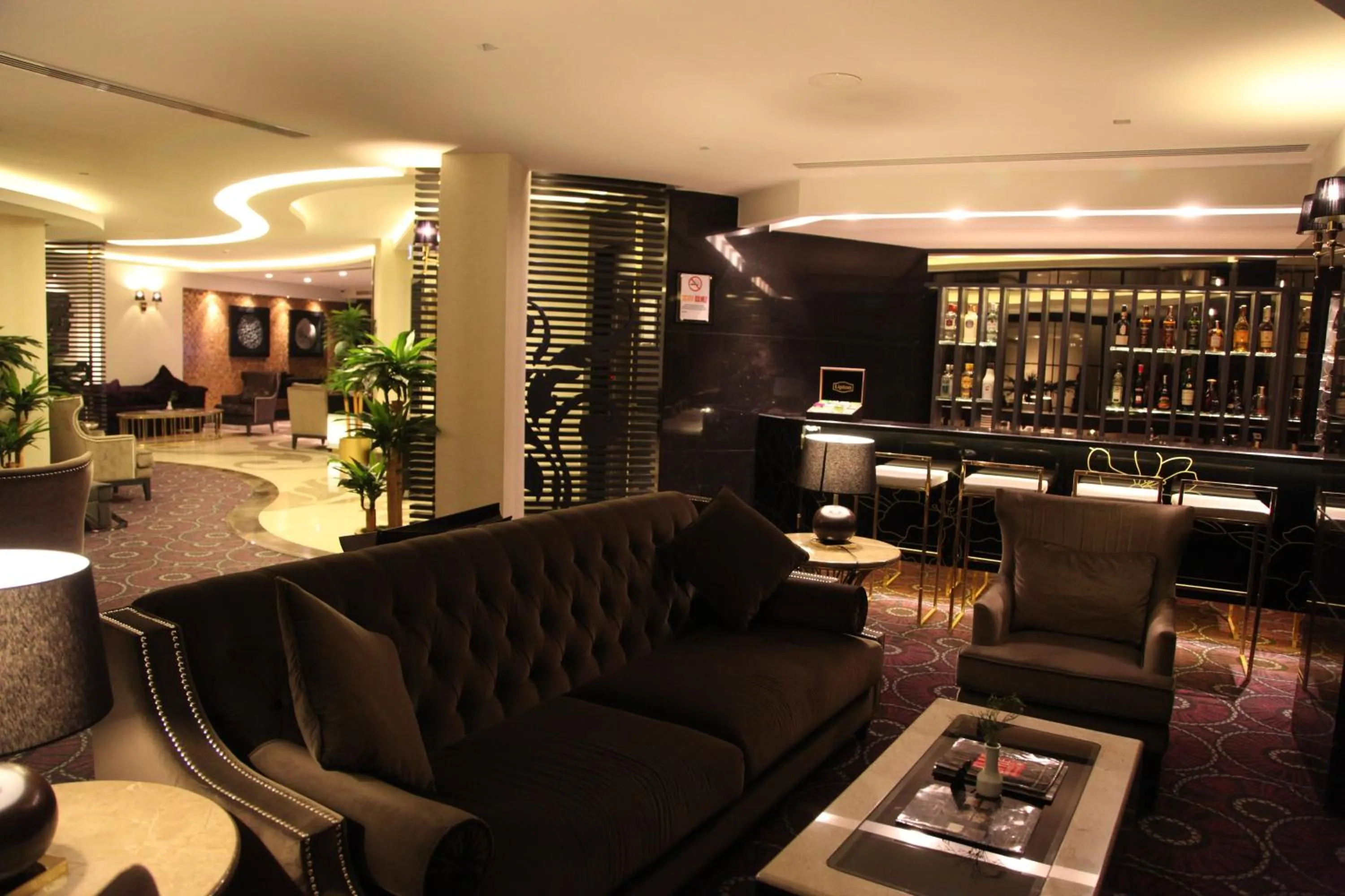 Communal lounge/ TV room in Mirilayon Hotel - Old Town