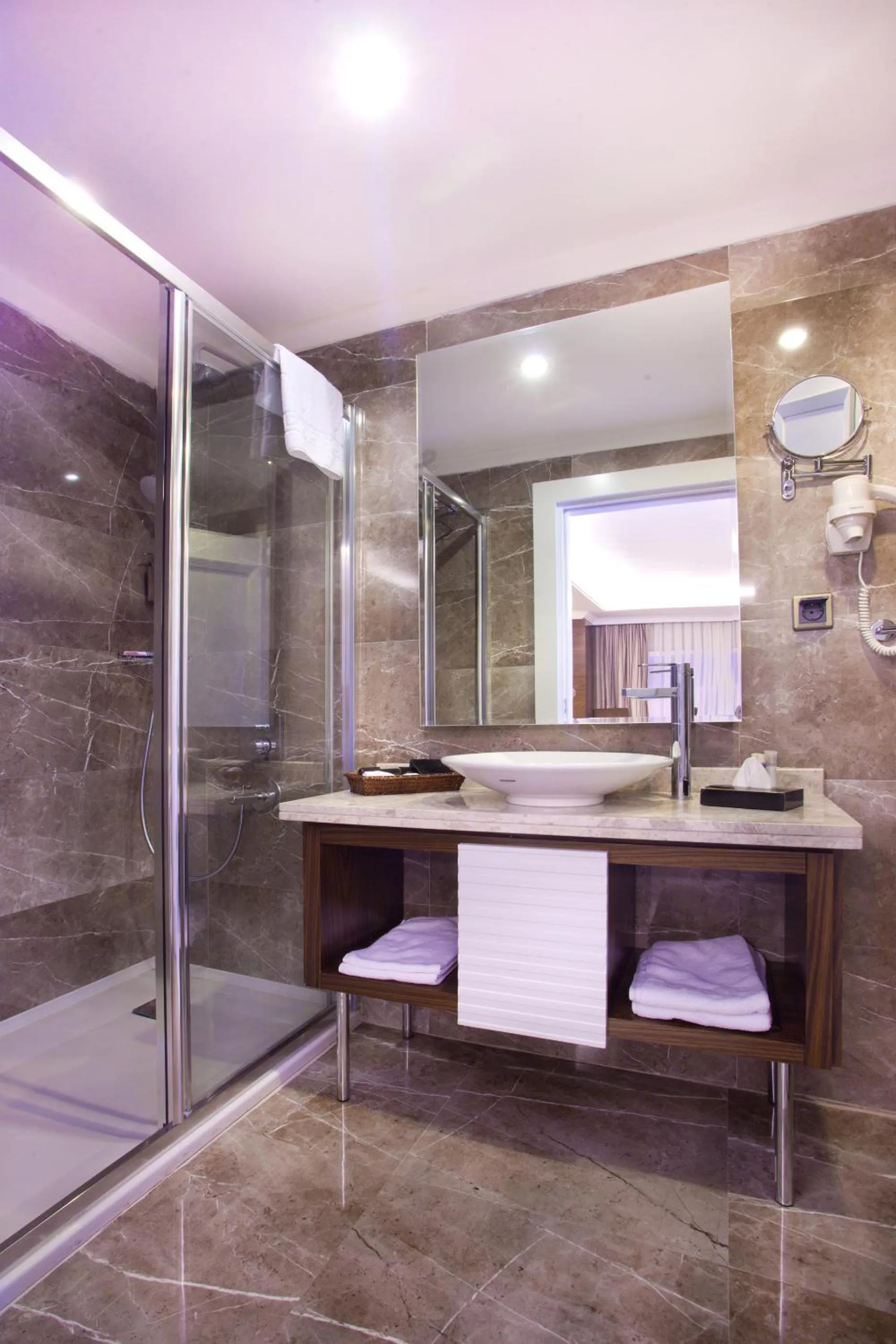 Shower in Mirilayon Hotel - Old Town