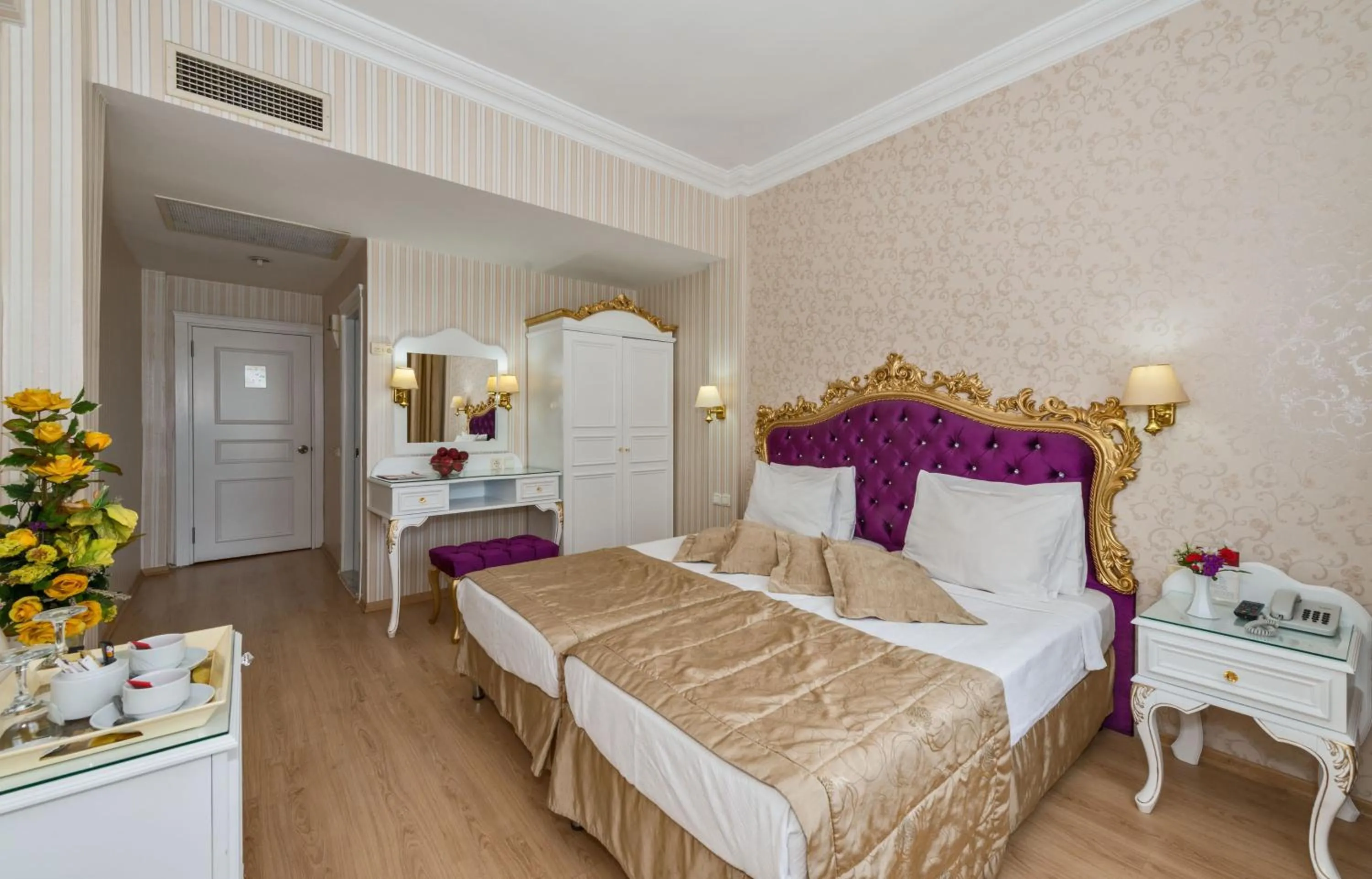 Bed in Santa Sophia Hotel - İstanbul