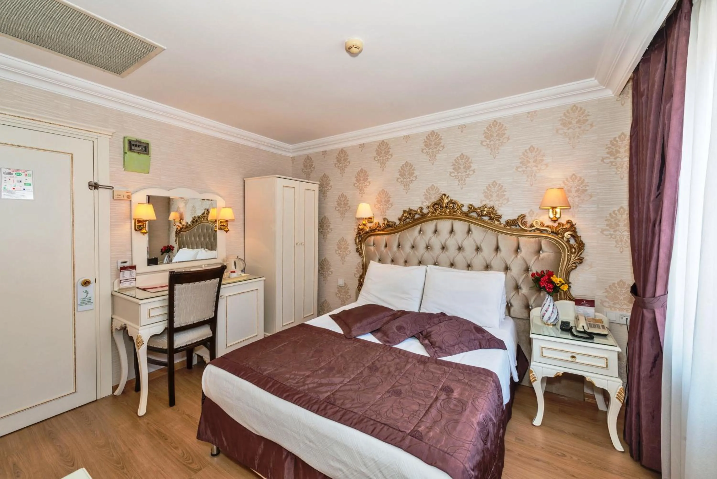 Bed in Santa Sophia Hotel - İstanbul