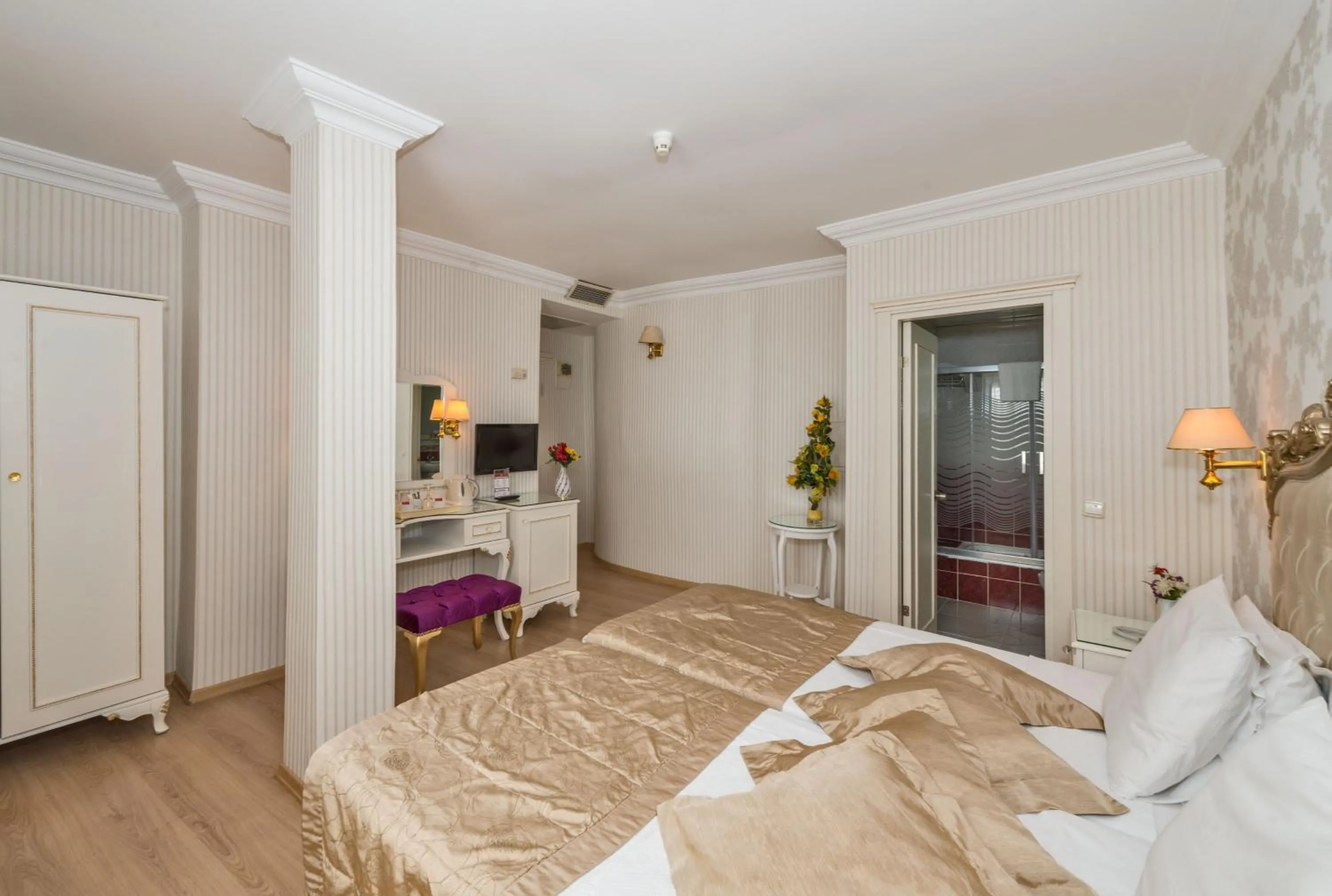 Photo of the whole room, Bed in Santa Sophia Hotel - İstanbul