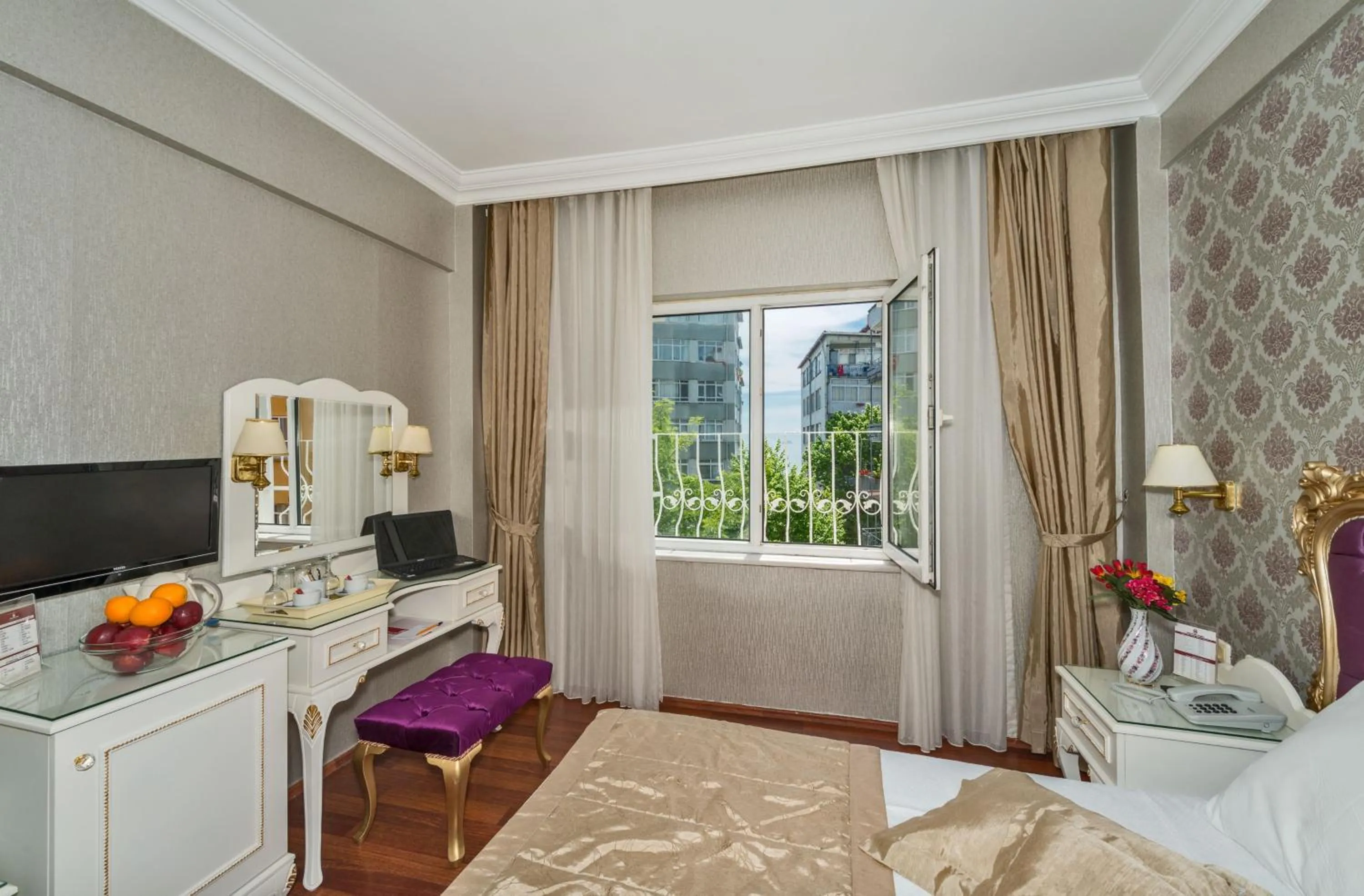 Bed in Santa Sophia Hotel - İstanbul