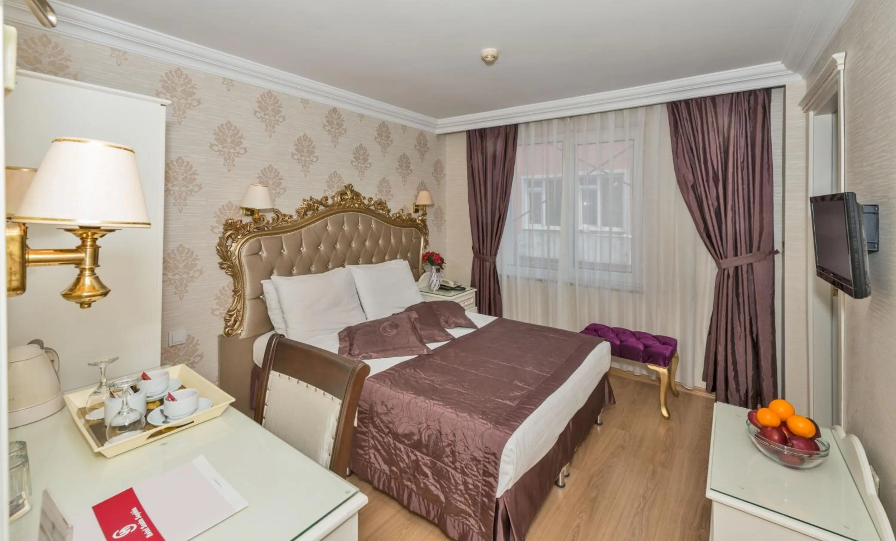 Bed in Santa Sophia Hotel - İstanbul