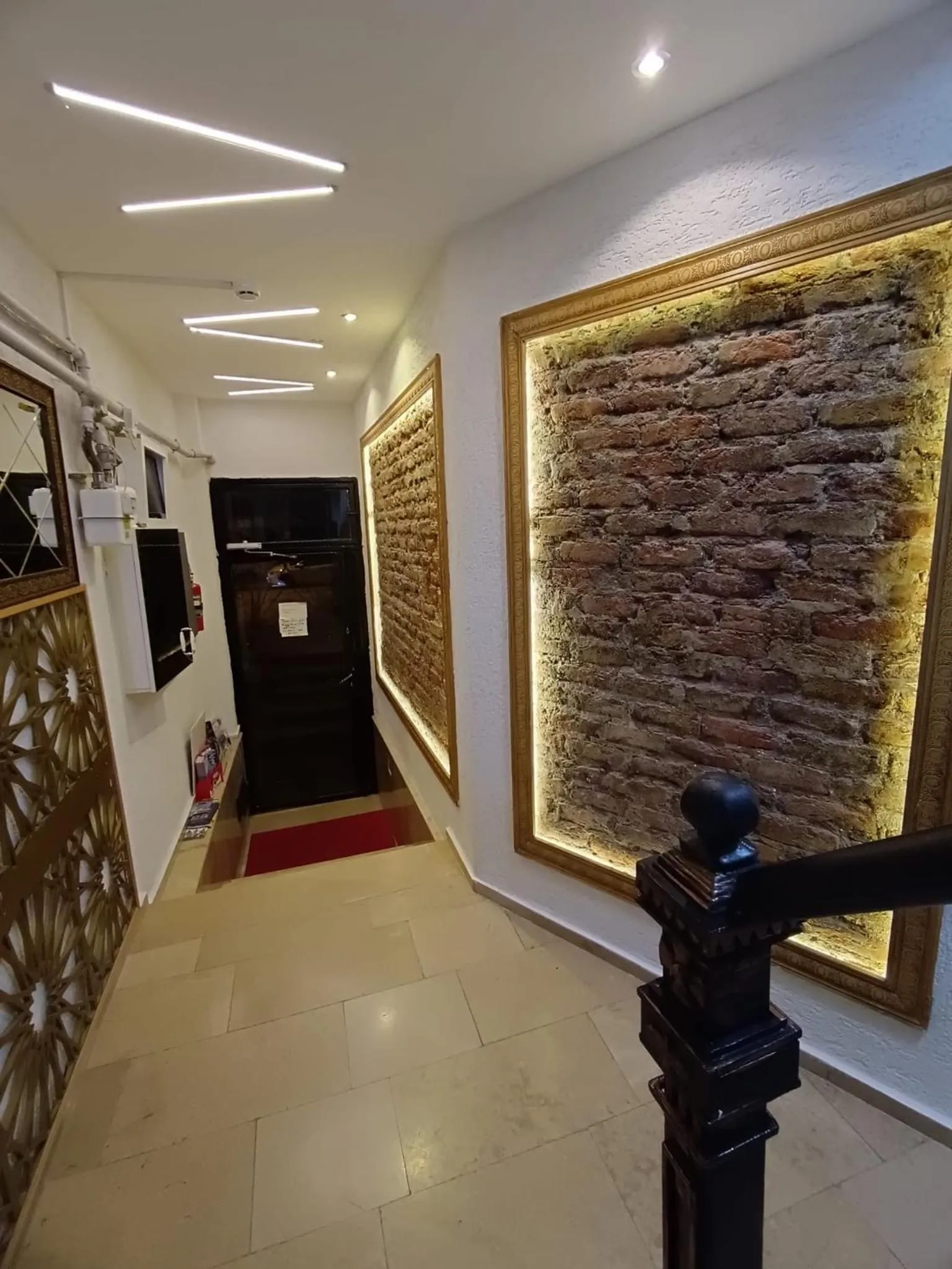 Facade/entrance in Arat Apartments