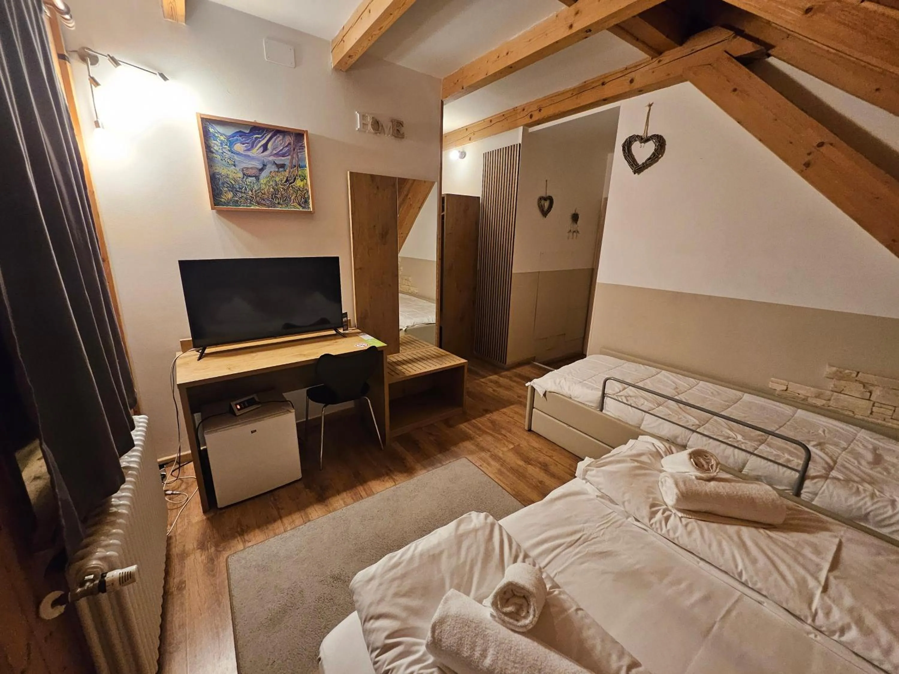 Photo of the whole room, Bed in Hotel Tarvisio Four Seasons