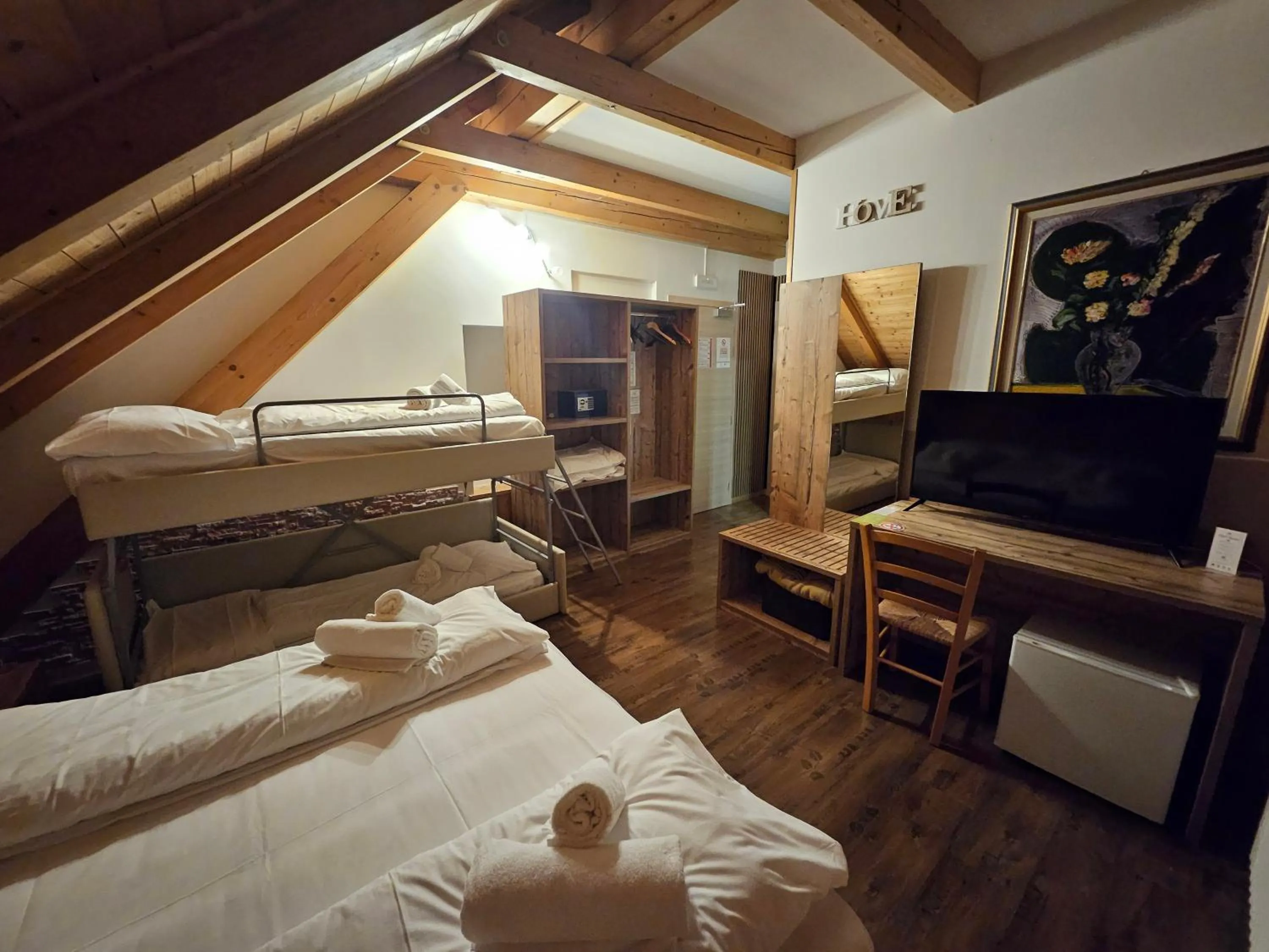 Photo of the whole room, Bed in Hotel Tarvisio Four Seasons
