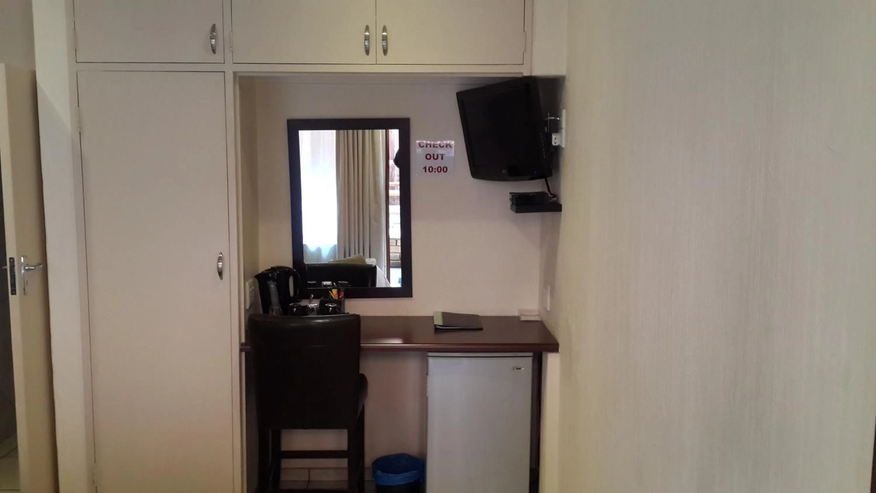 TV and multimedia in The Cedars Bed and Breakfast