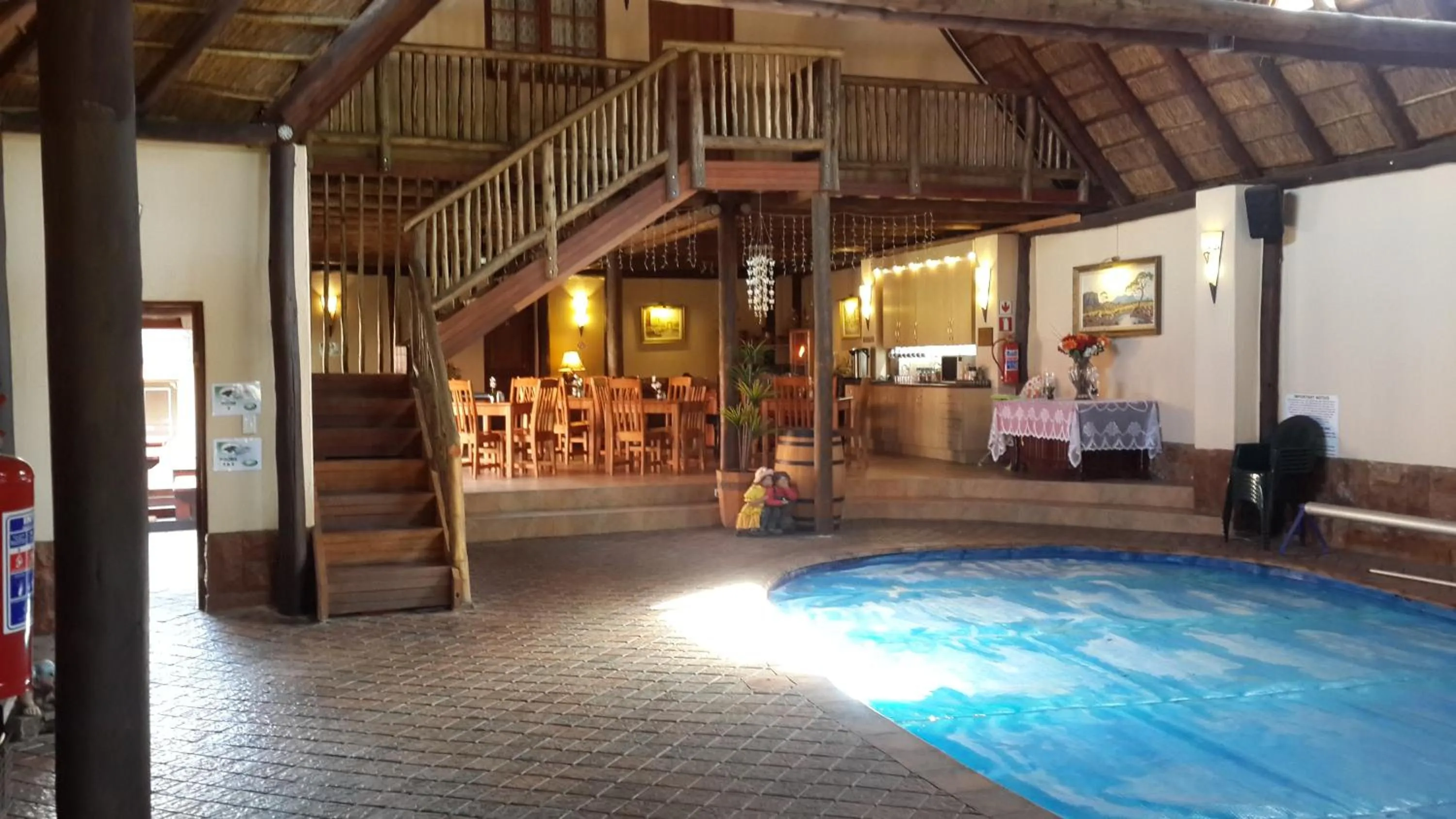 Communal lounge/ TV room in The Cedars Bed and Breakfast