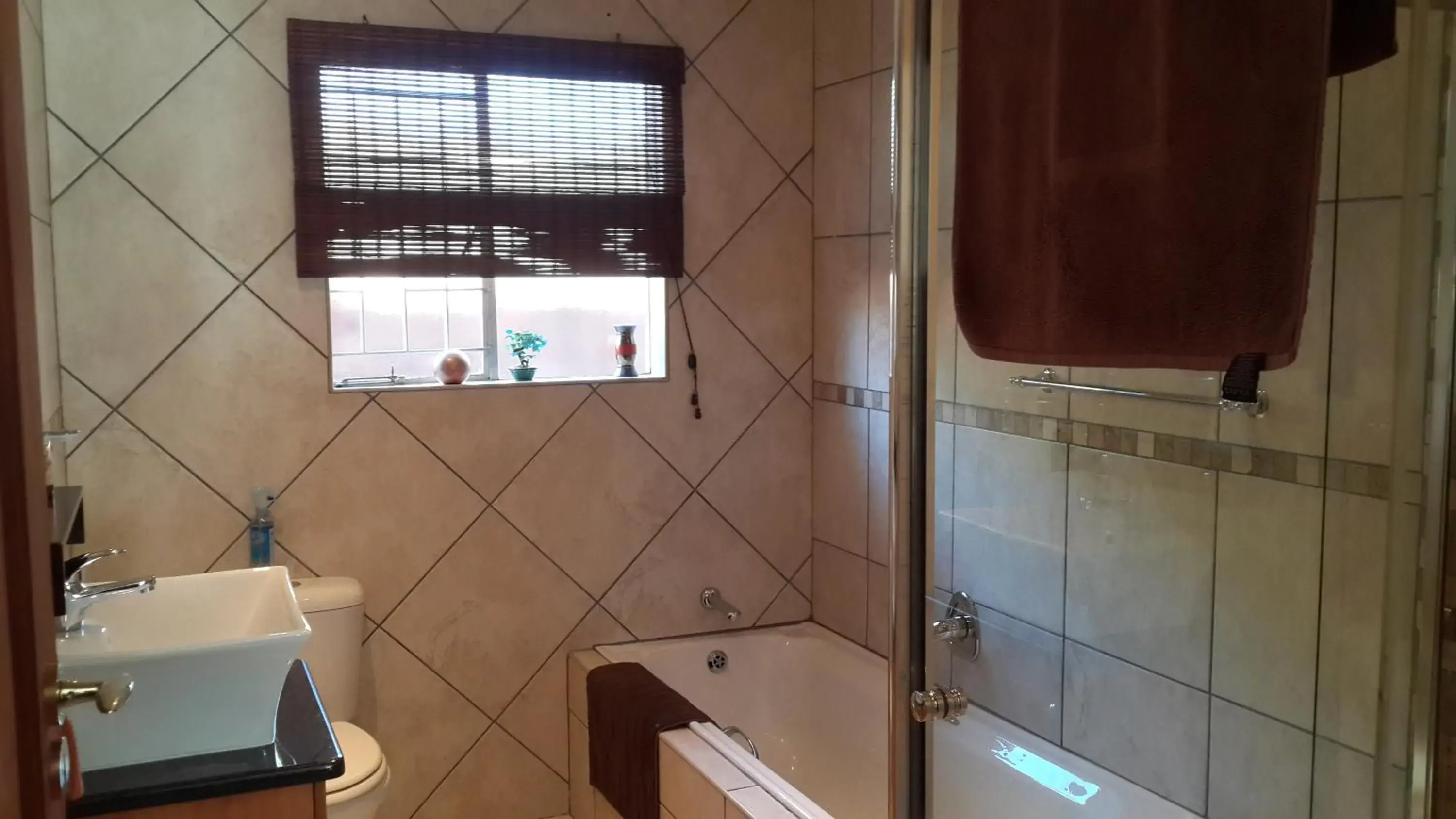 Standard Double or Twin Room in The Cedars Bed and Breakfast Standard Double or Twin Room in The Cedars Bed and Breakfast