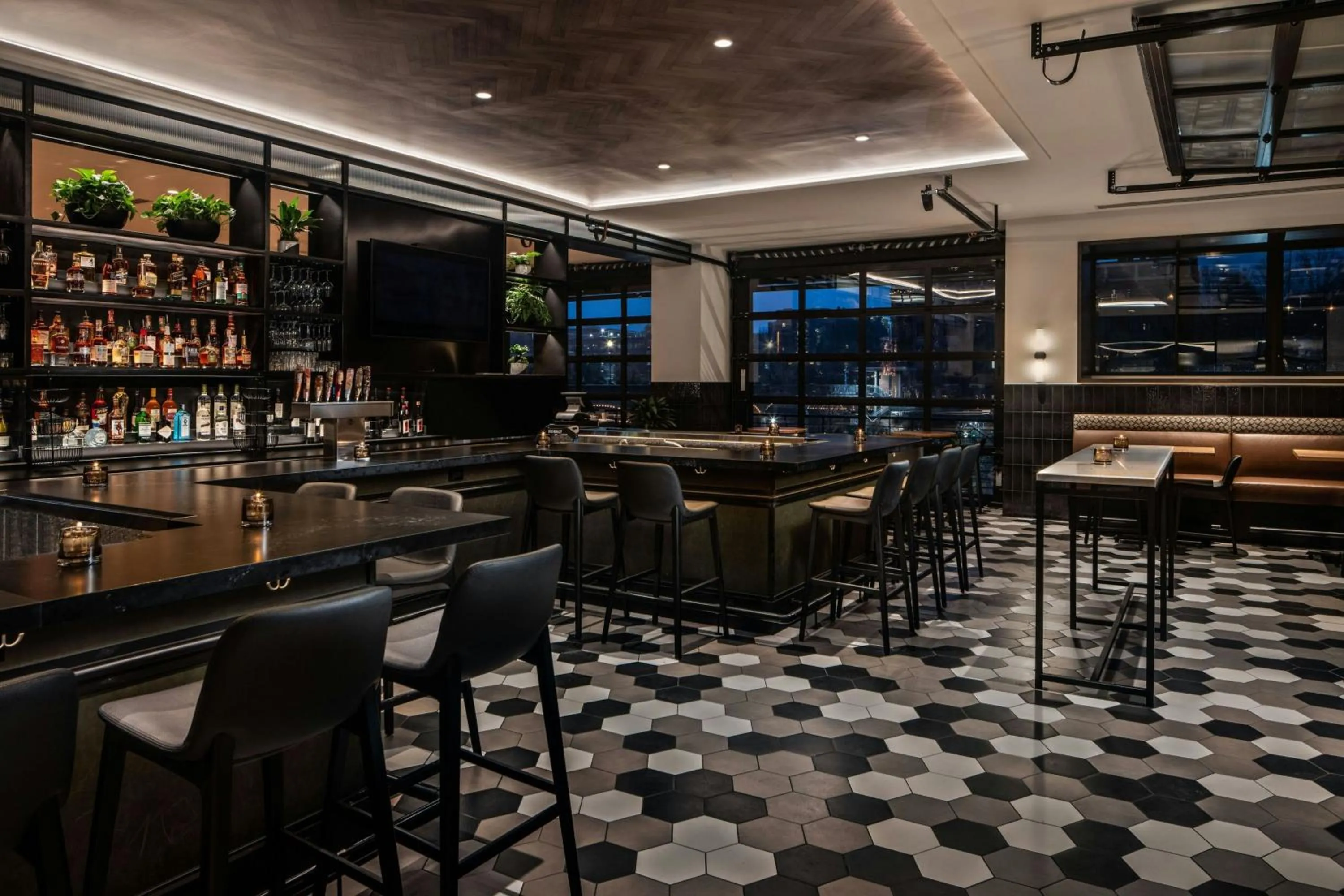 Restaurant/places to eat in Marriott Knoxville Downtown