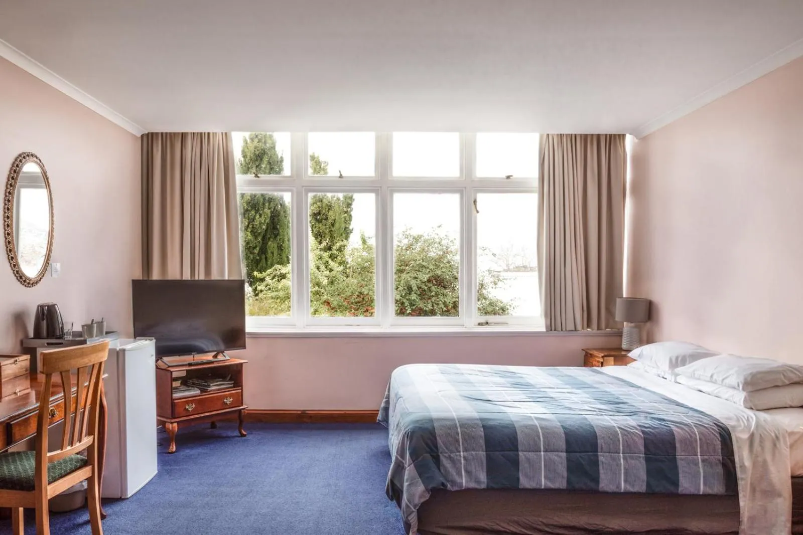 Bed in Battery Point Manor