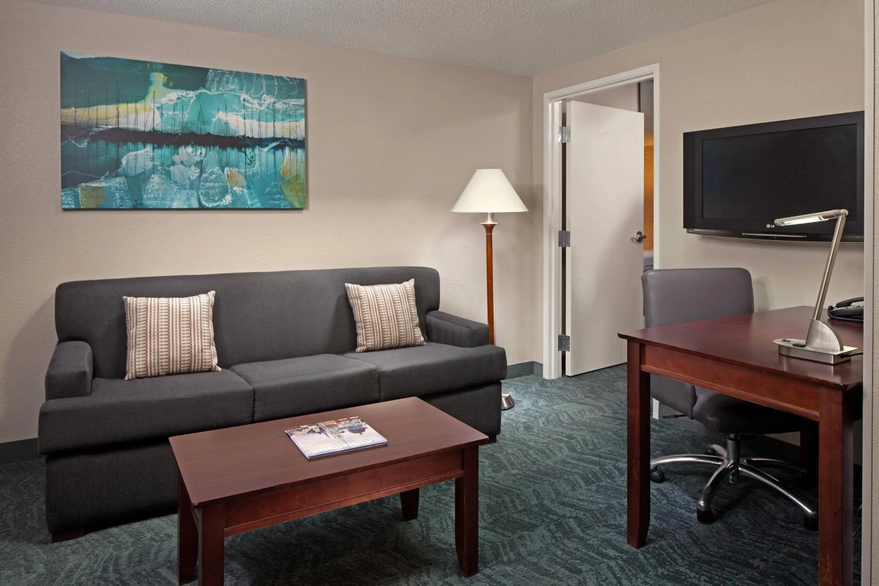 Living room in SpringHill Suites by Marriott Baltimore Downtown/Inner Harbor