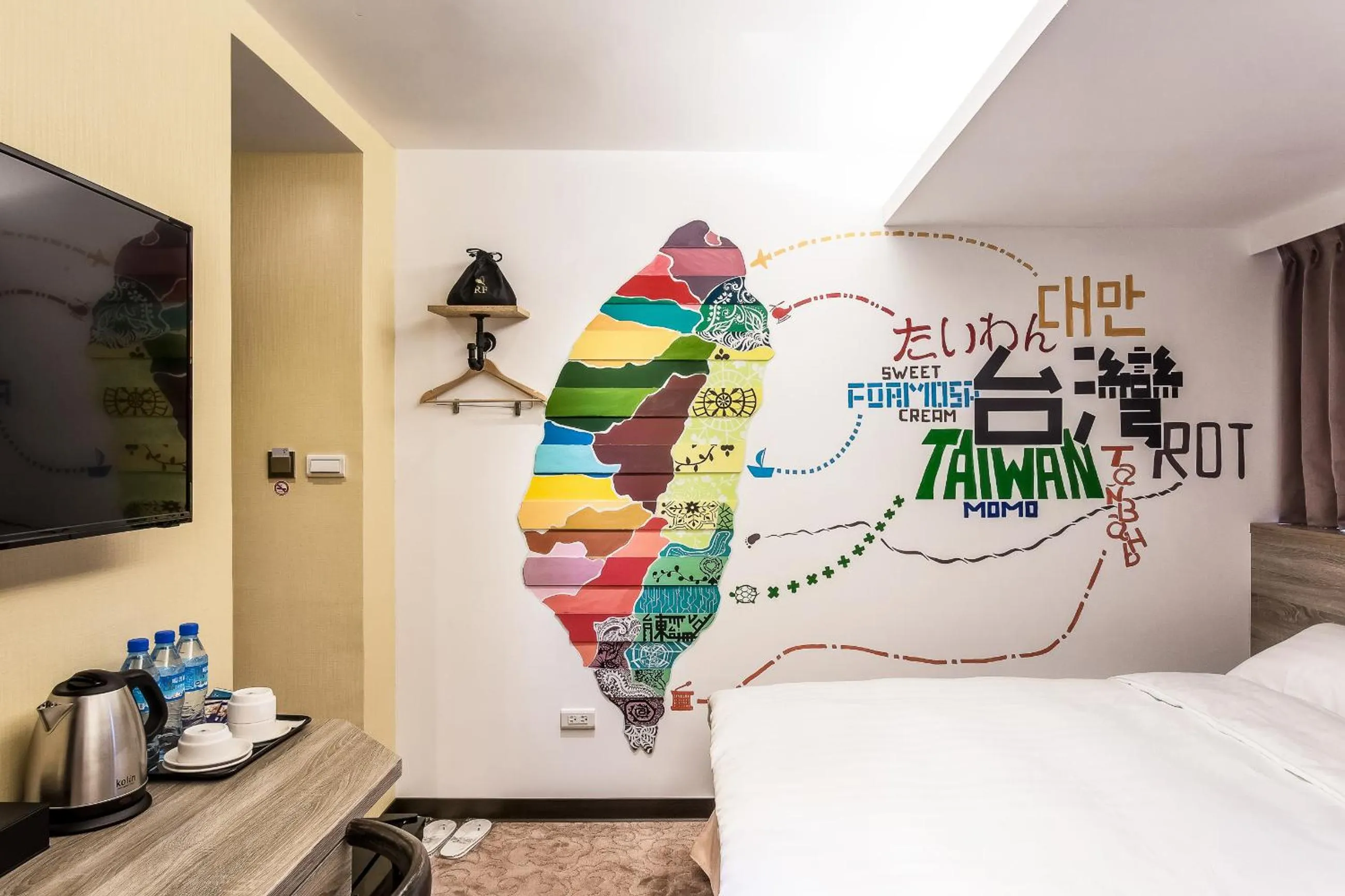 Photo of the whole room, Bed in RF Hotel  Linsen