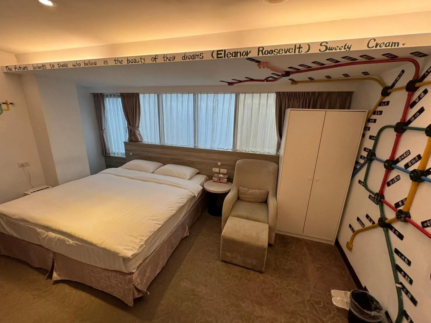 Photo of the whole room, Bed in RF Hotel  Linsen