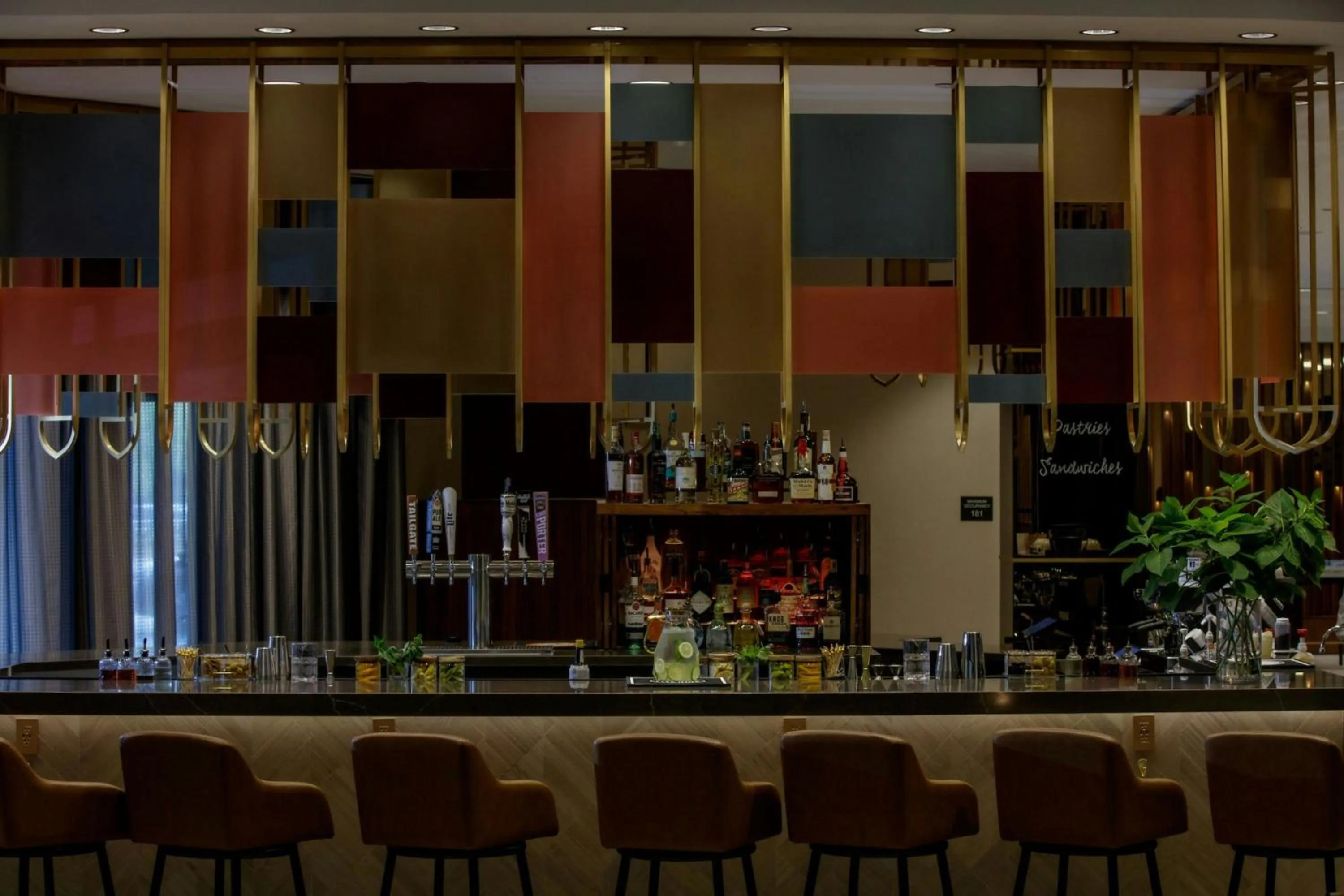 Lounge or bar in Sheraton Nashville Brentwood