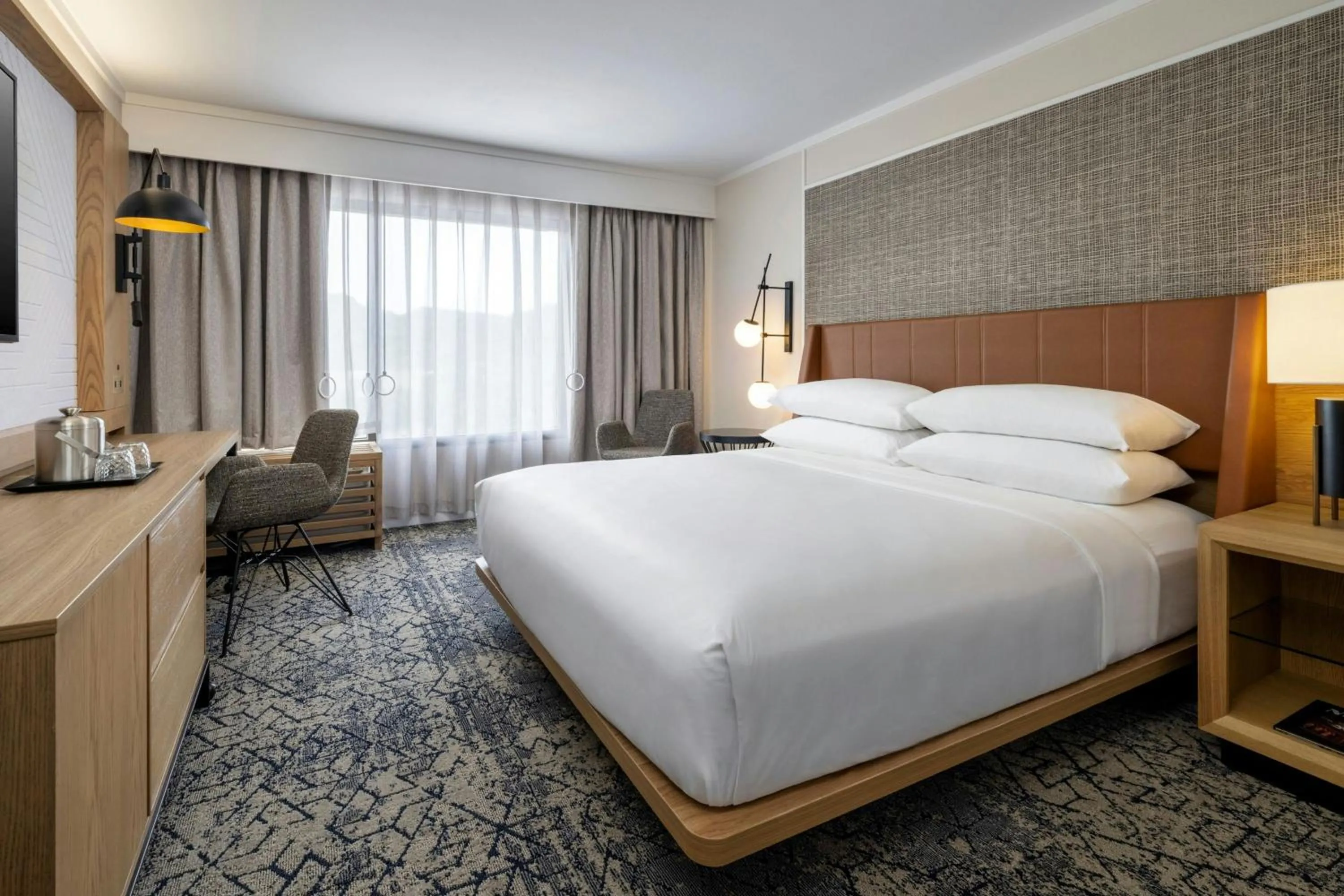 Photo of the whole room, Bed in Sheraton Nashville Brentwood