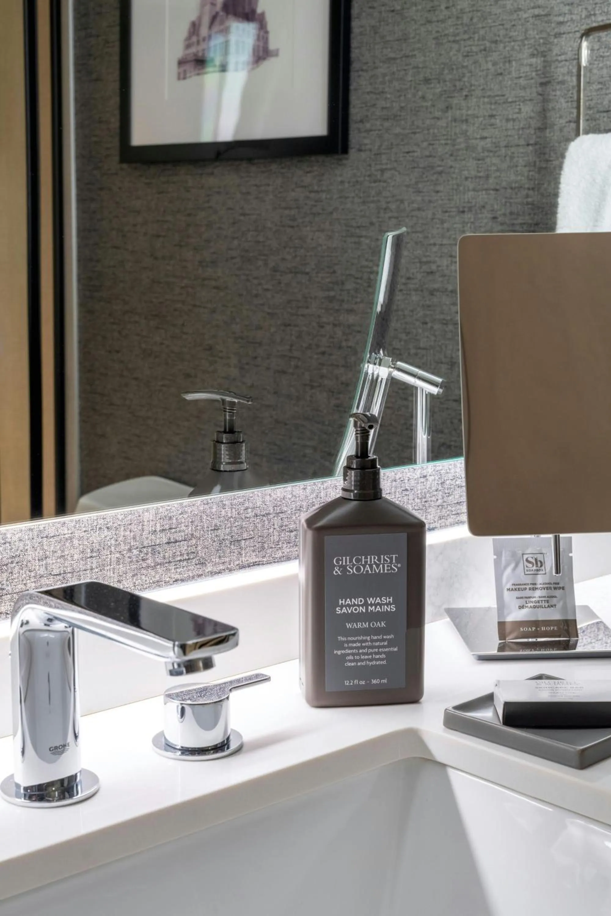 Bathroom, Bed in Sheraton Nashville Brentwood