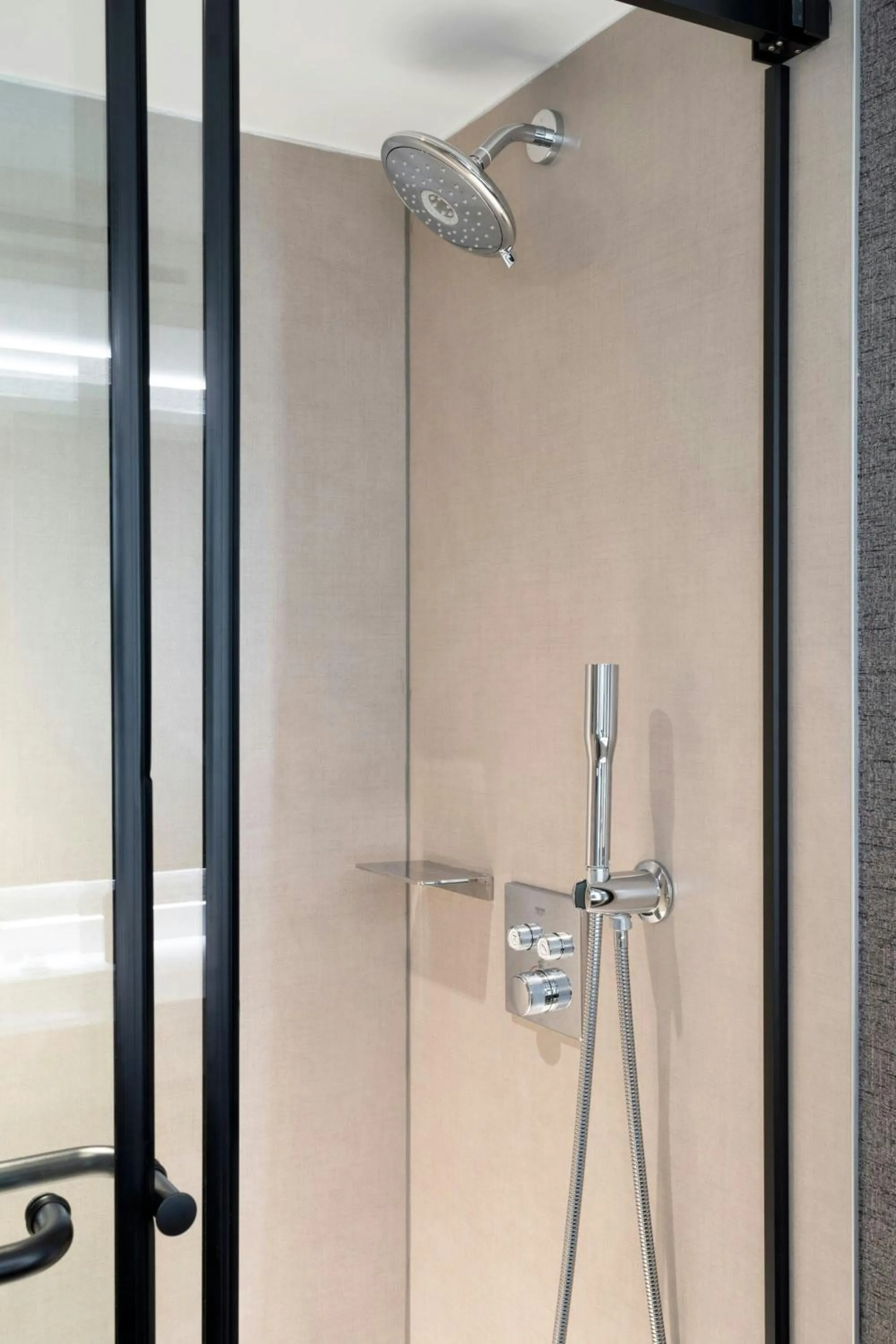 Bathroom in Sheraton Nashville Brentwood