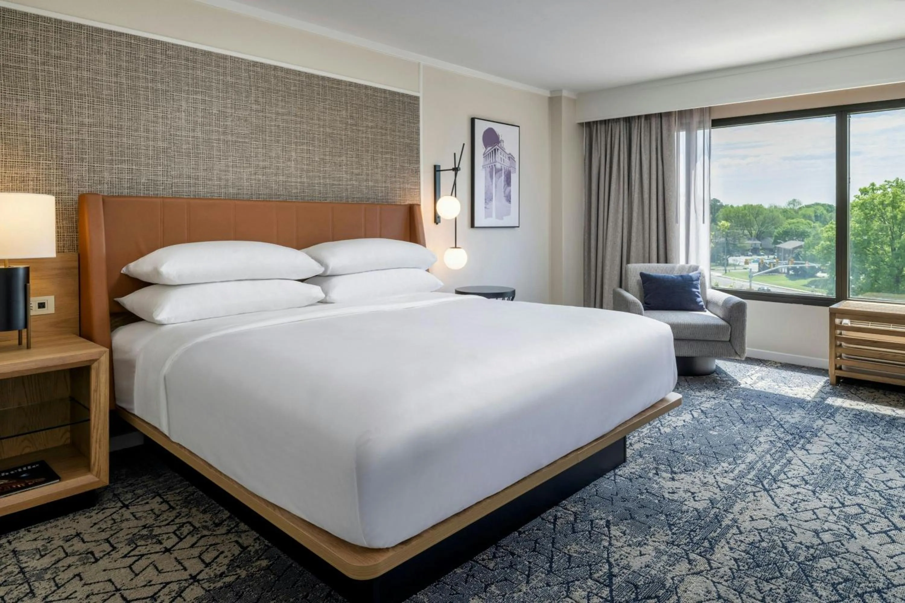 Photo of the whole room, Bed in Sheraton Nashville Brentwood