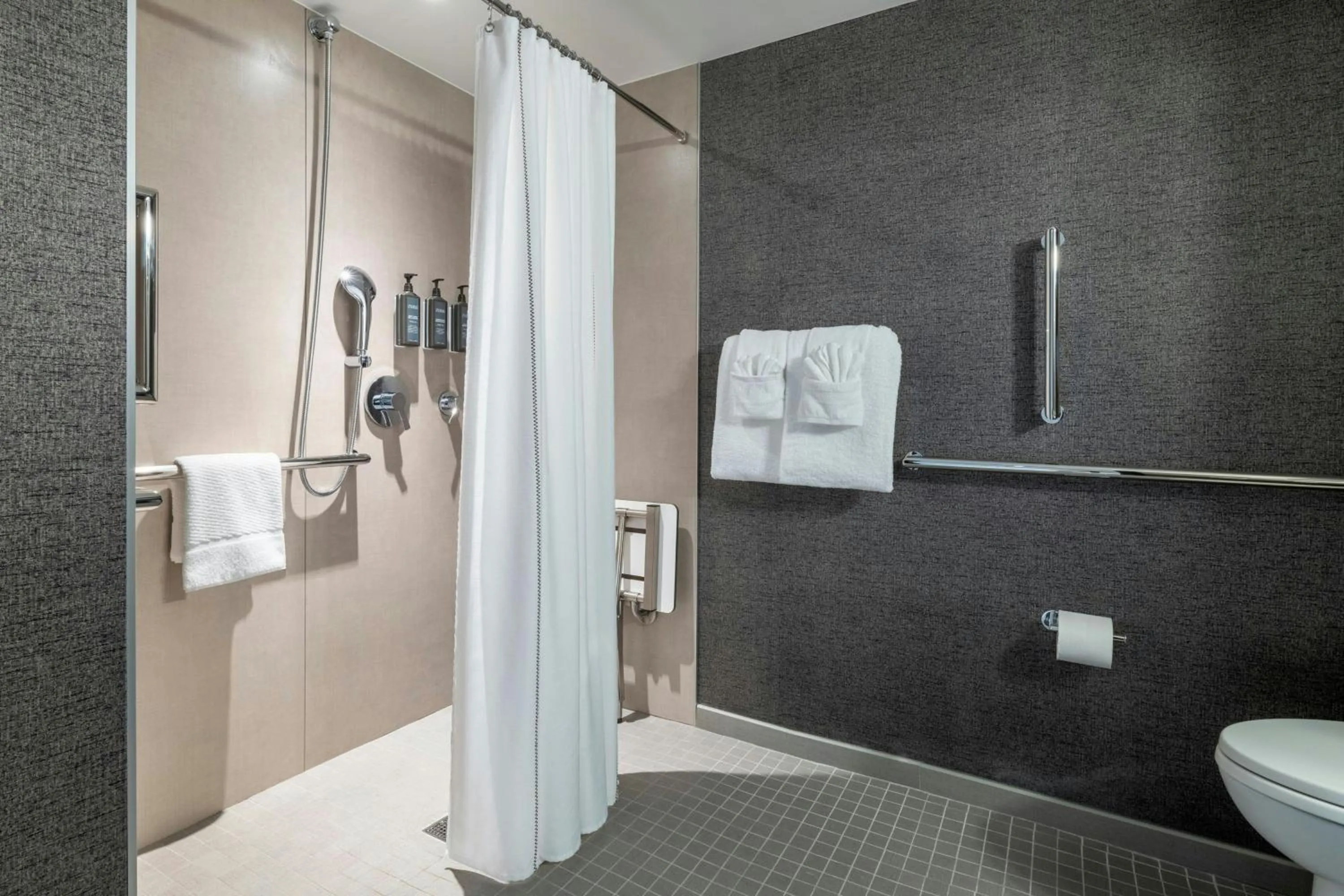 Bathroom in Sheraton Nashville Brentwood