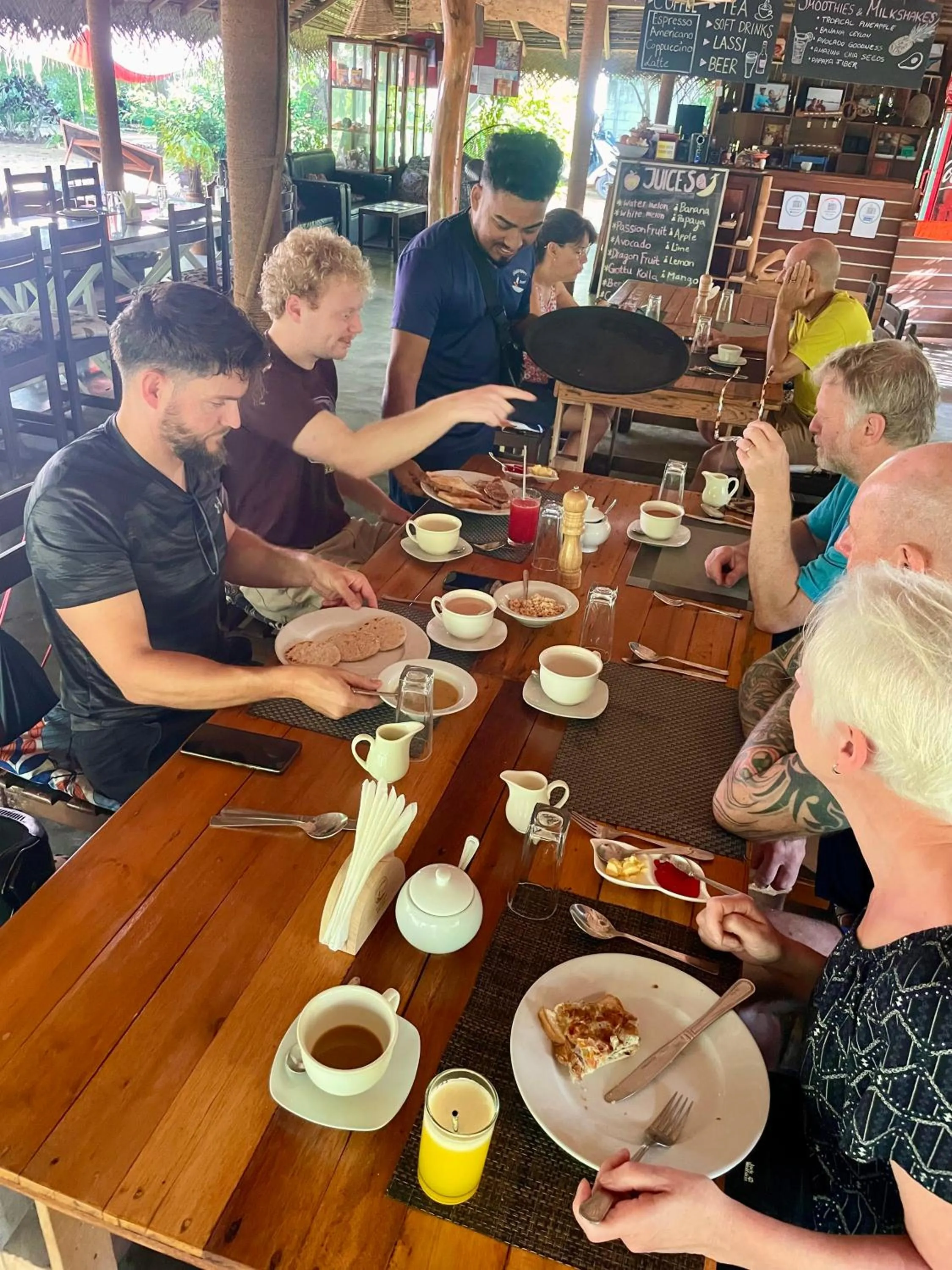 Restaurant/places to eat in Valampuri Kite Resort