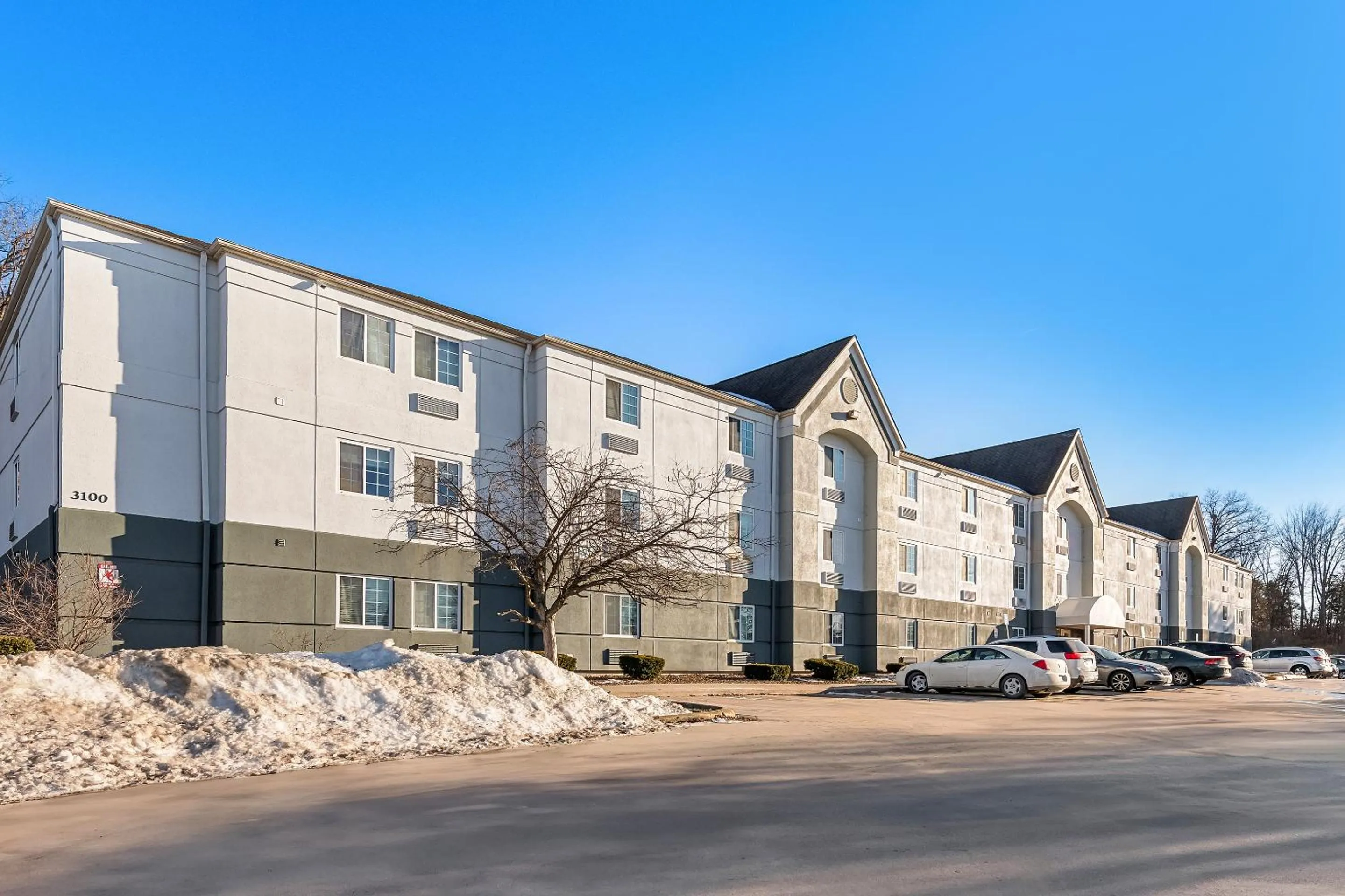 Property building in Birch Hill Suites Columbia