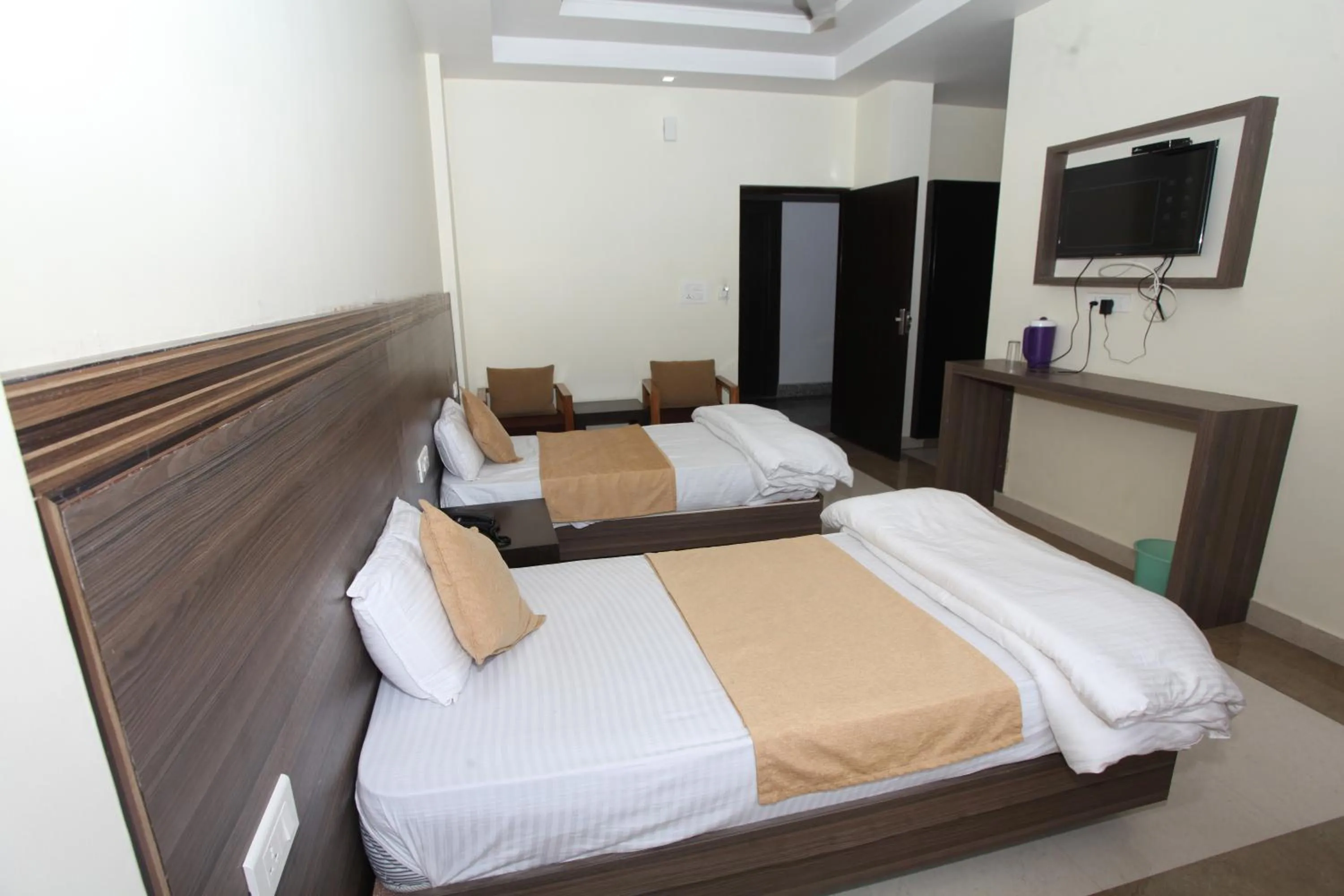 Bedroom, Bed in Hotel Trihari