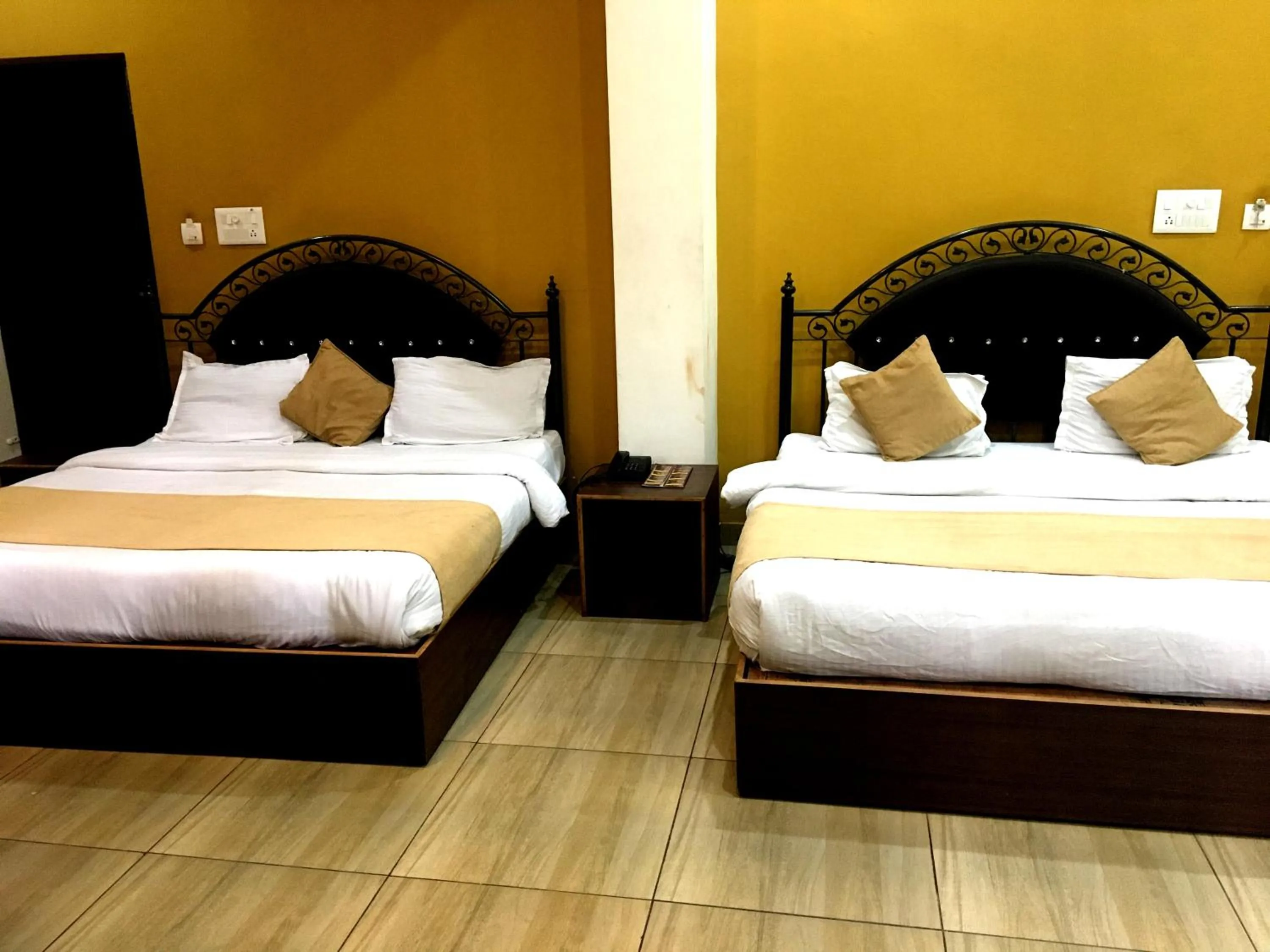 Bedroom, Bed in Hotel Trihari